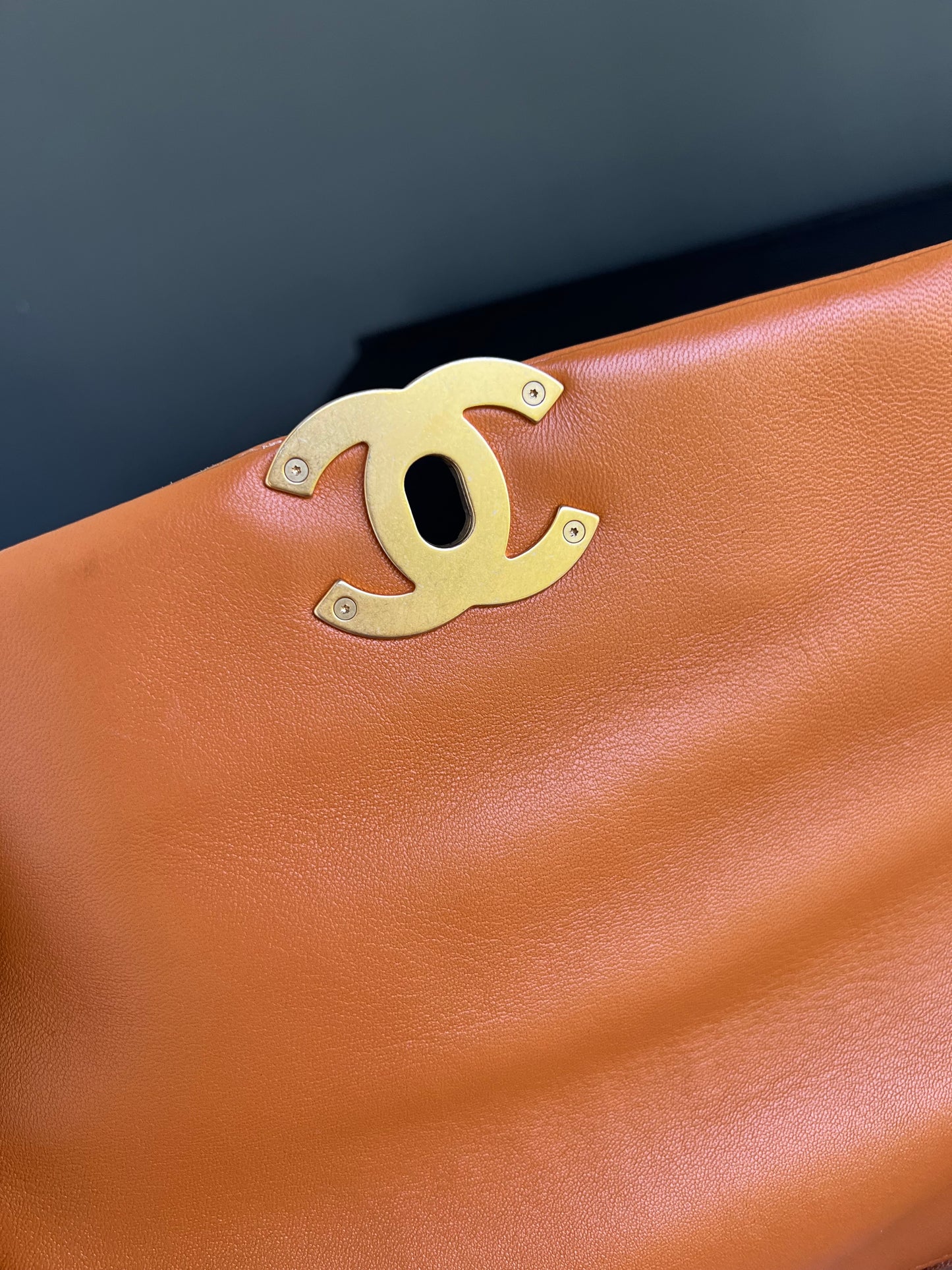 CHANEL C19 SMALL CARAMEL 21P