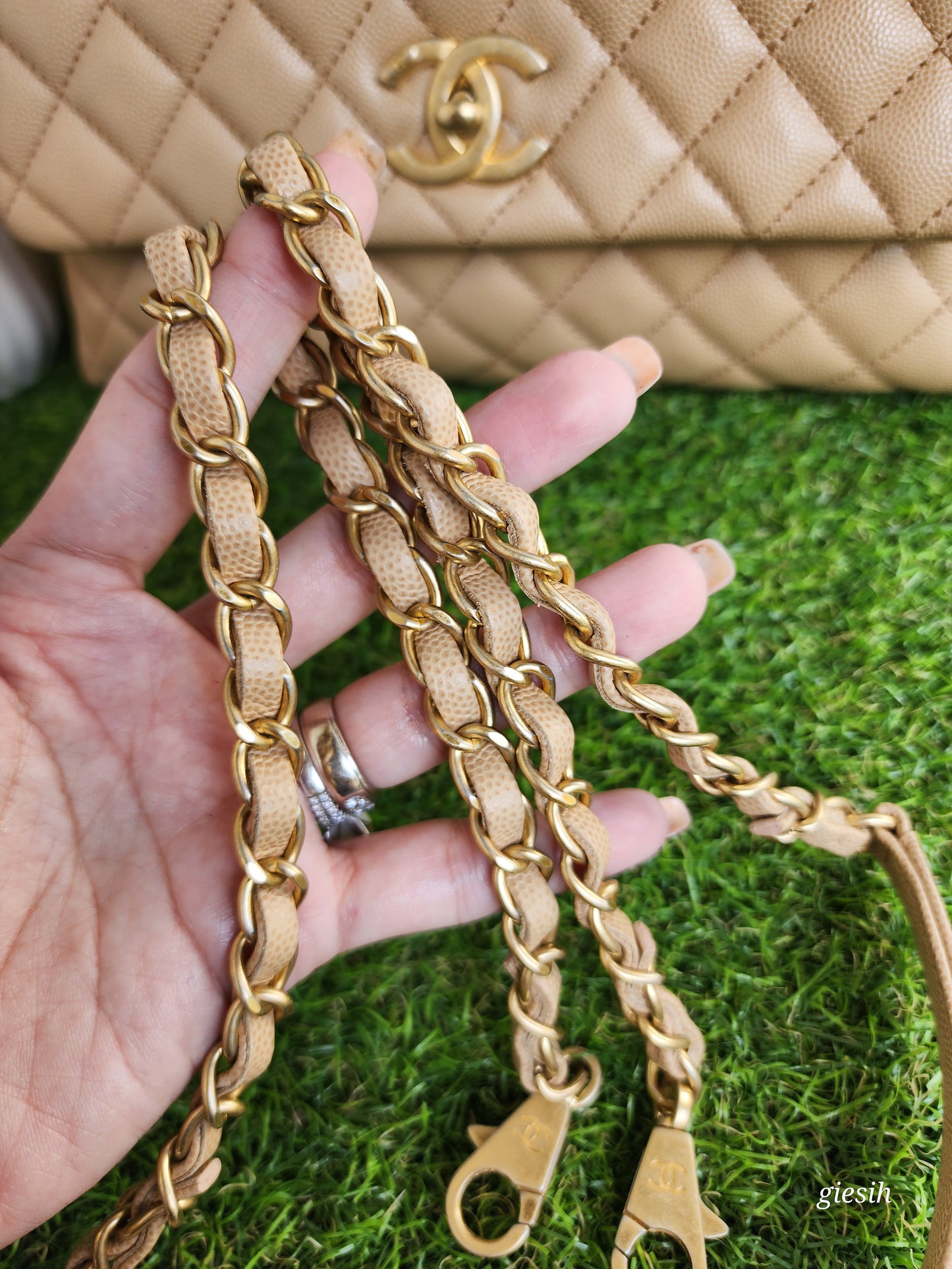 Chanel coco handle medium