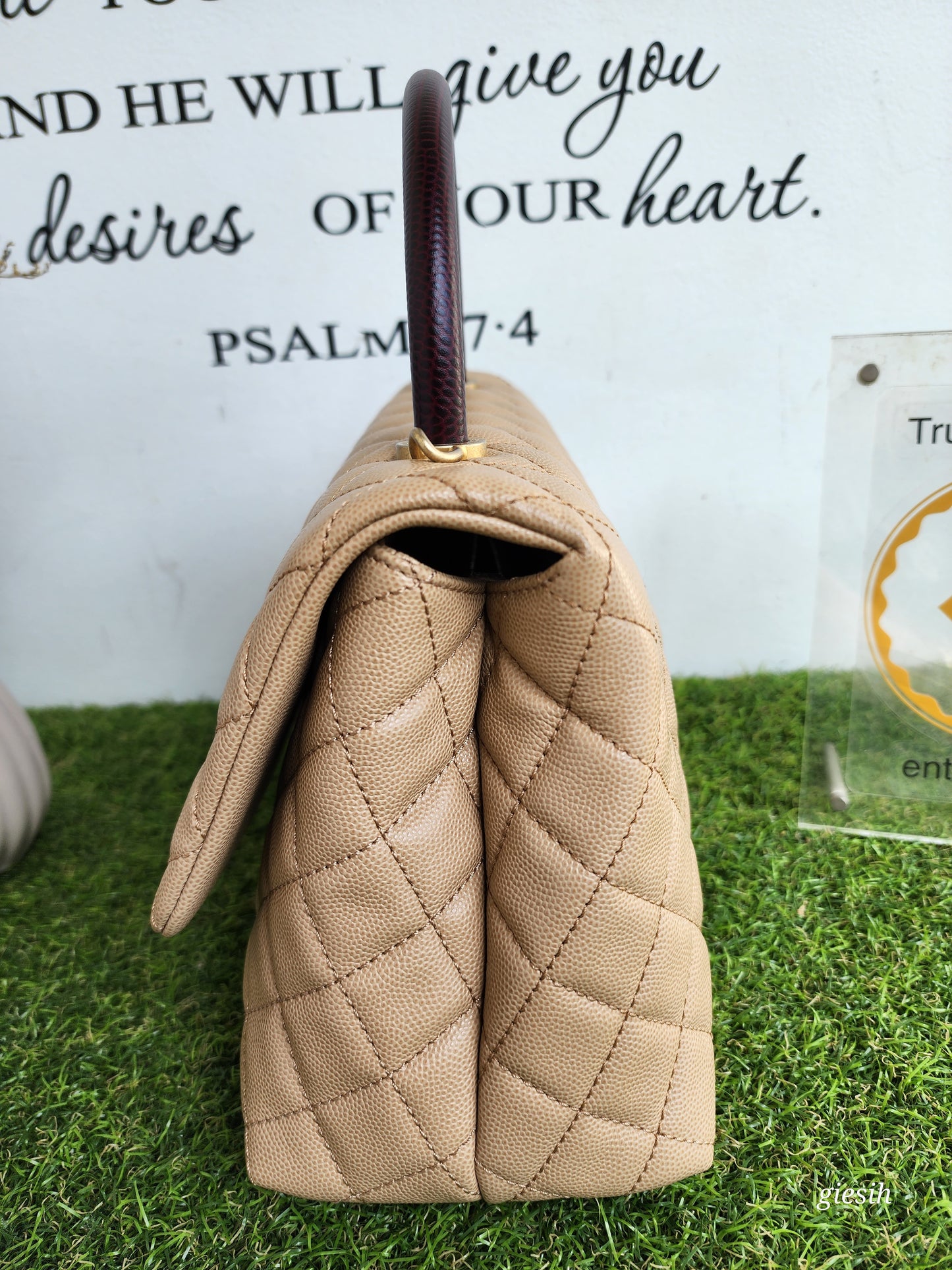 Chanel coco handle medium