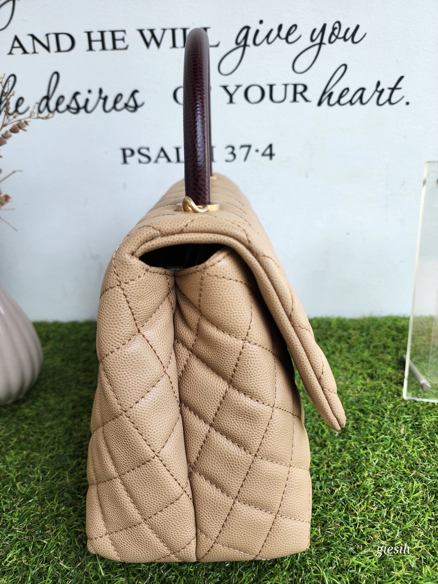 Chanel coco handle medium