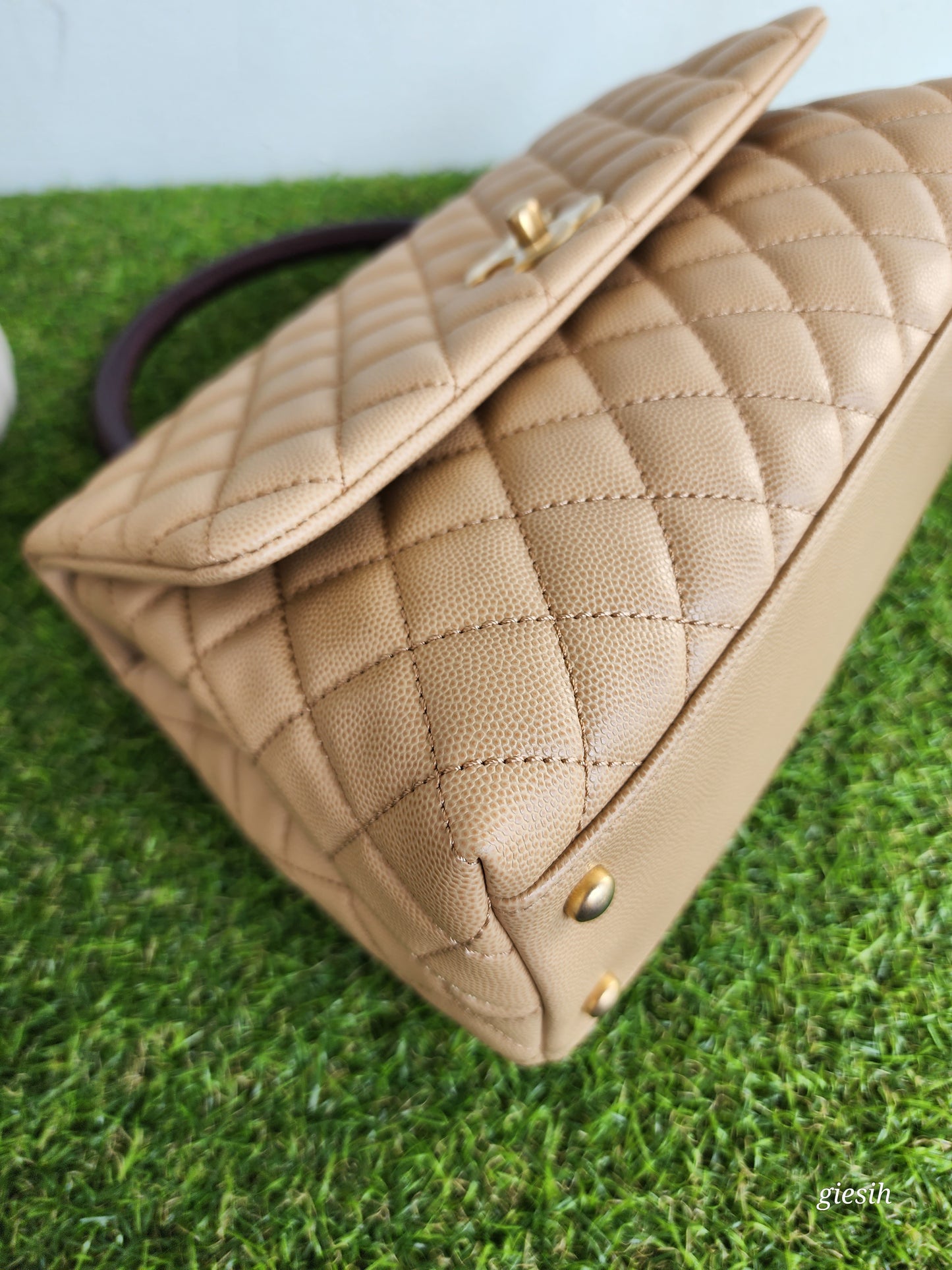 Chanel coco handle medium