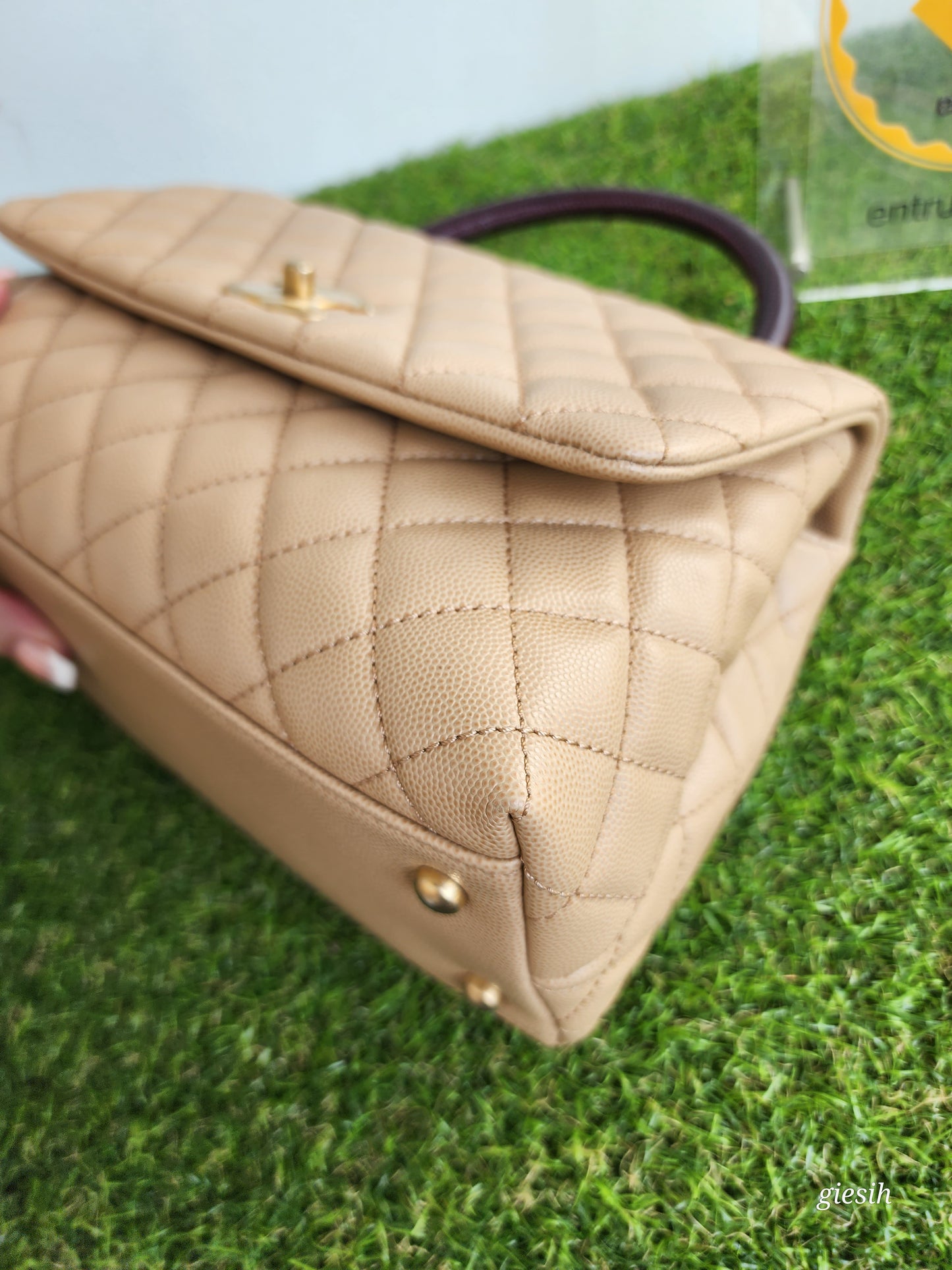 Chanel coco handle medium
