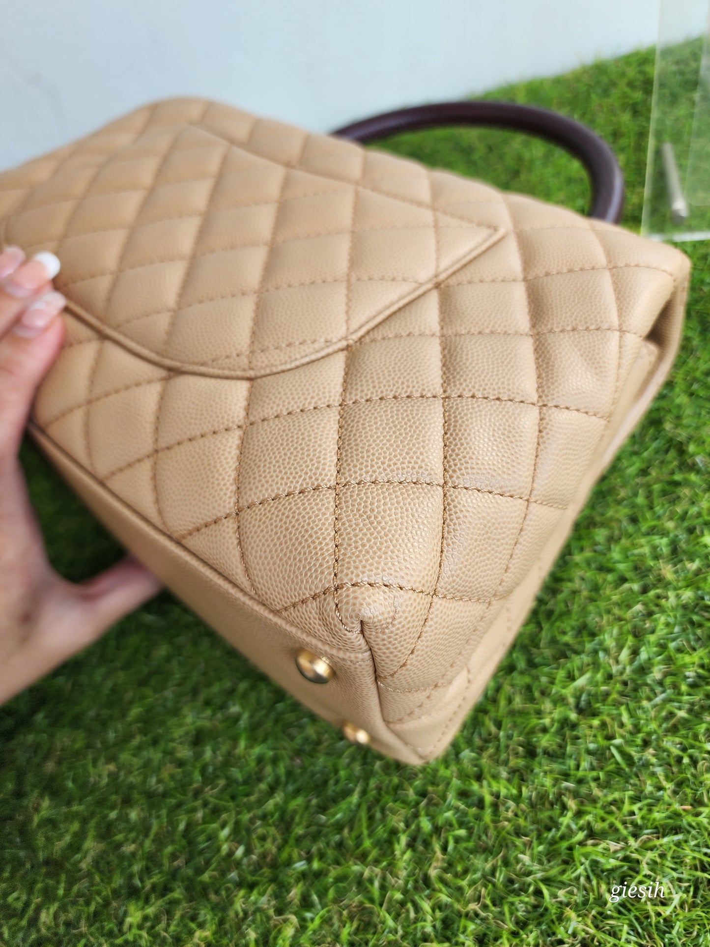 Chanel coco handle medium