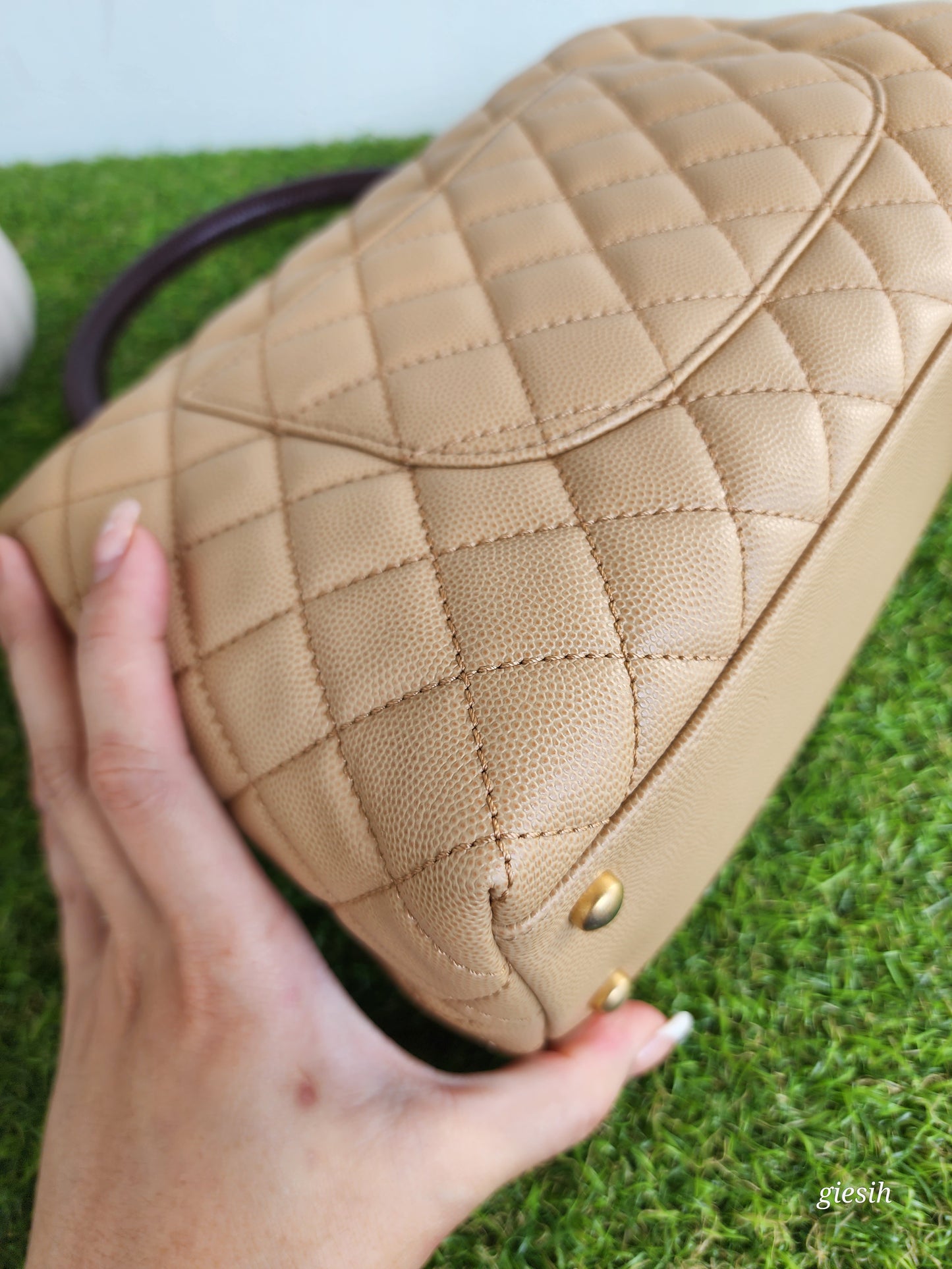 Chanel coco handle medium