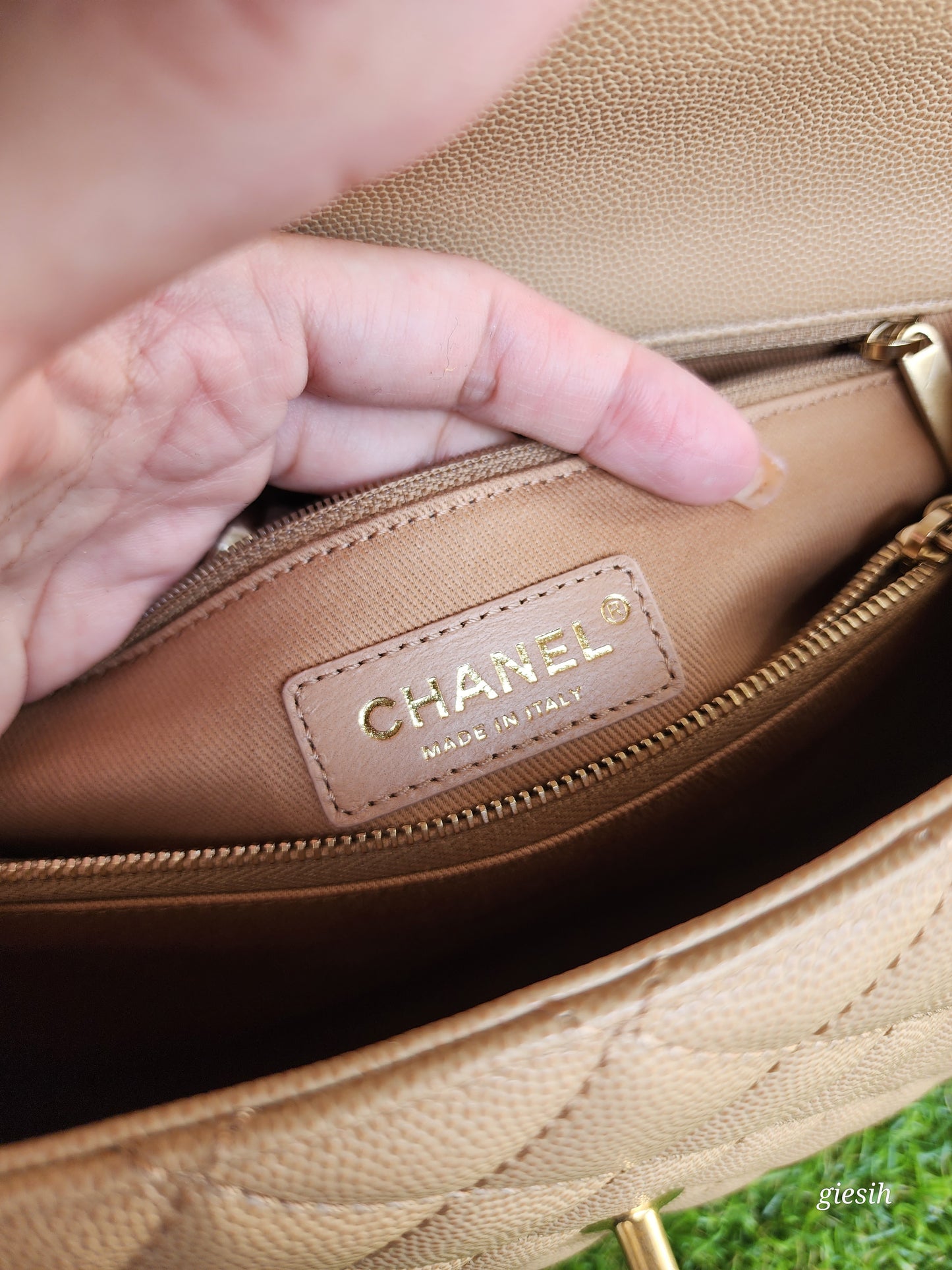 Chanel coco handle medium