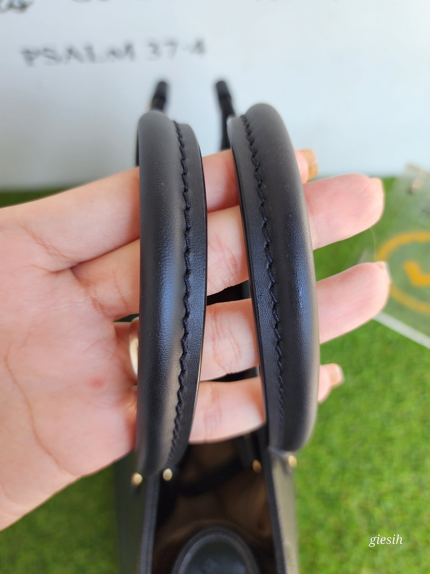 Louis Vuitton OTG MM Black Empreiente