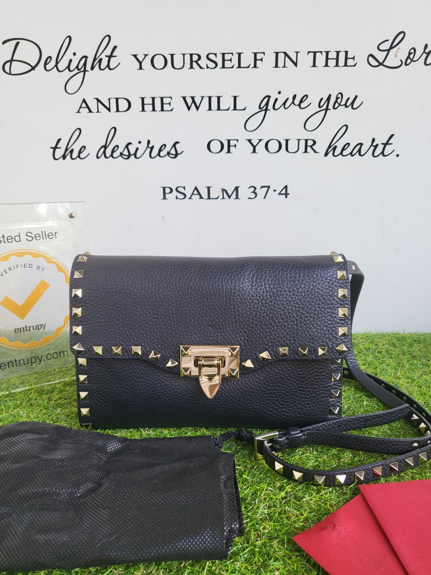 SMALL ROCKSTUD GRAINY CALFSKIN CROSSBODY BAG