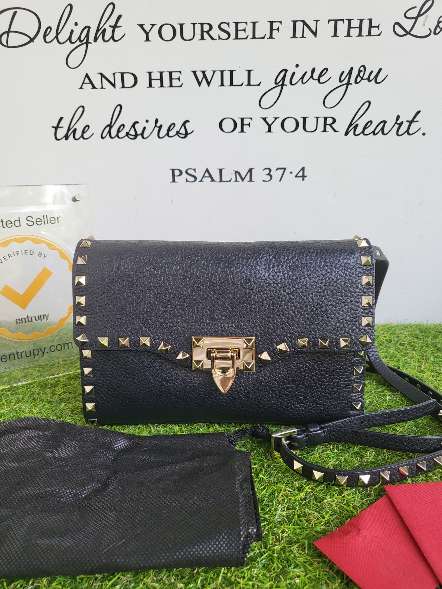 SMALL ROCKSTUD GRAINY CALFSKIN CROSSBODY BAG