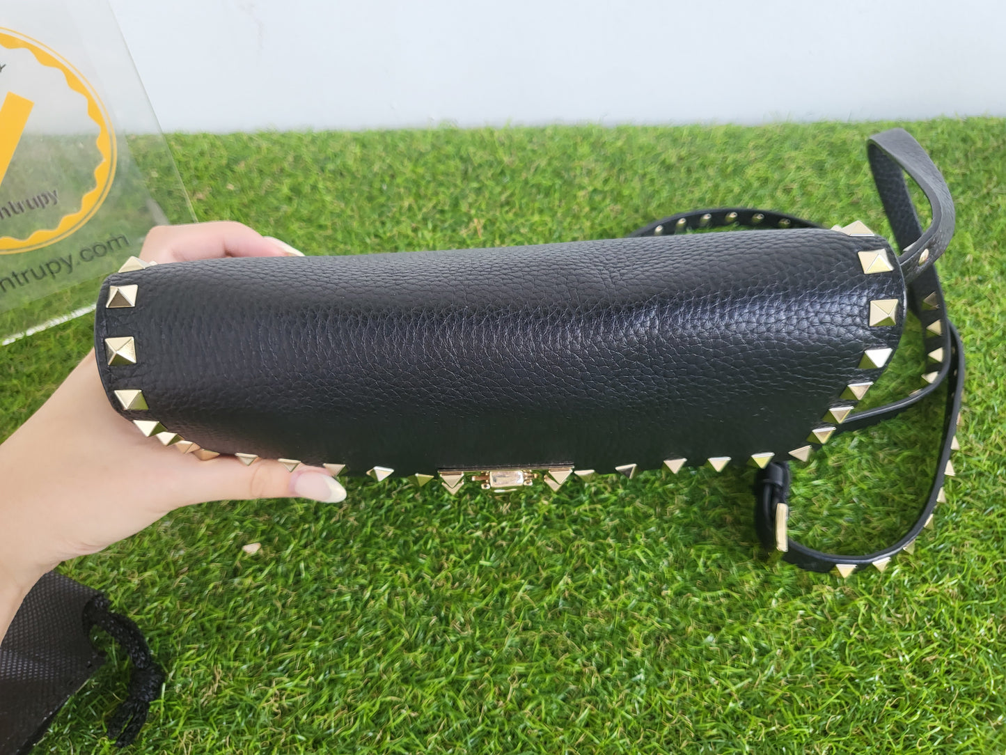 SMALL ROCKSTUD GRAINY CALFSKIN CROSSBODY BAG