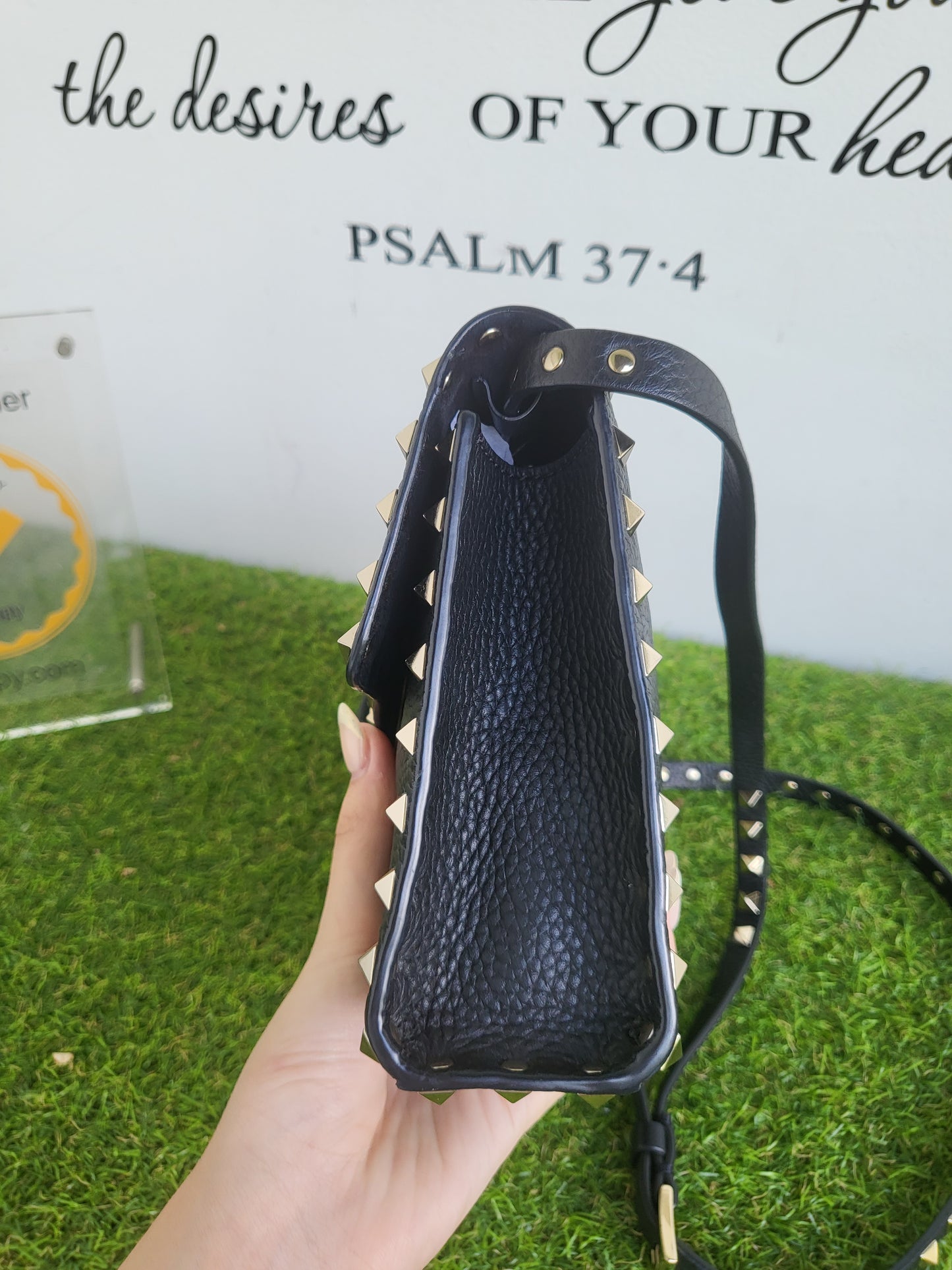 SMALL ROCKSTUD GRAINY CALFSKIN CROSSBODY BAG