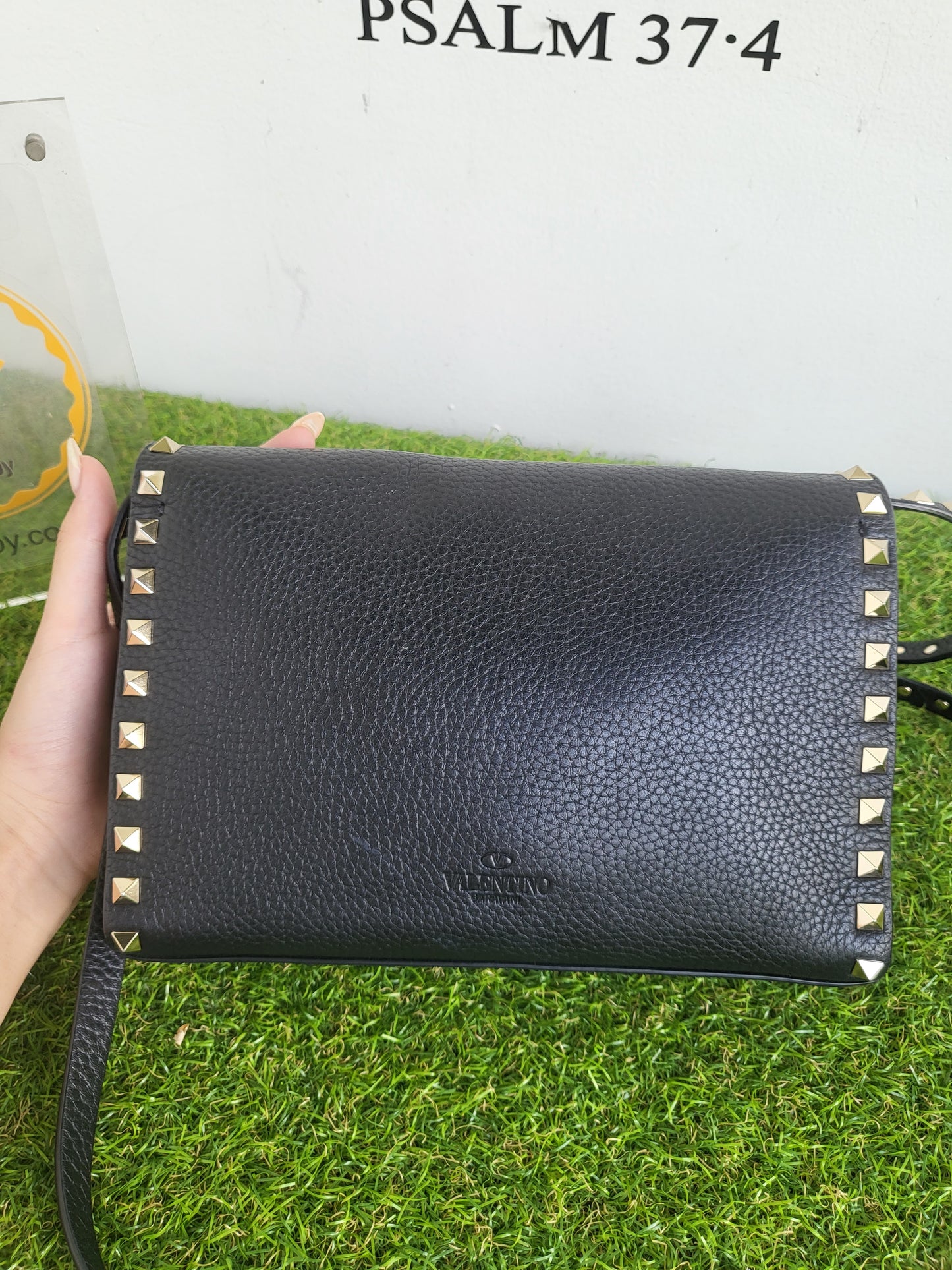 SMALL ROCKSTUD GRAINY CALFSKIN CROSSBODY BAG