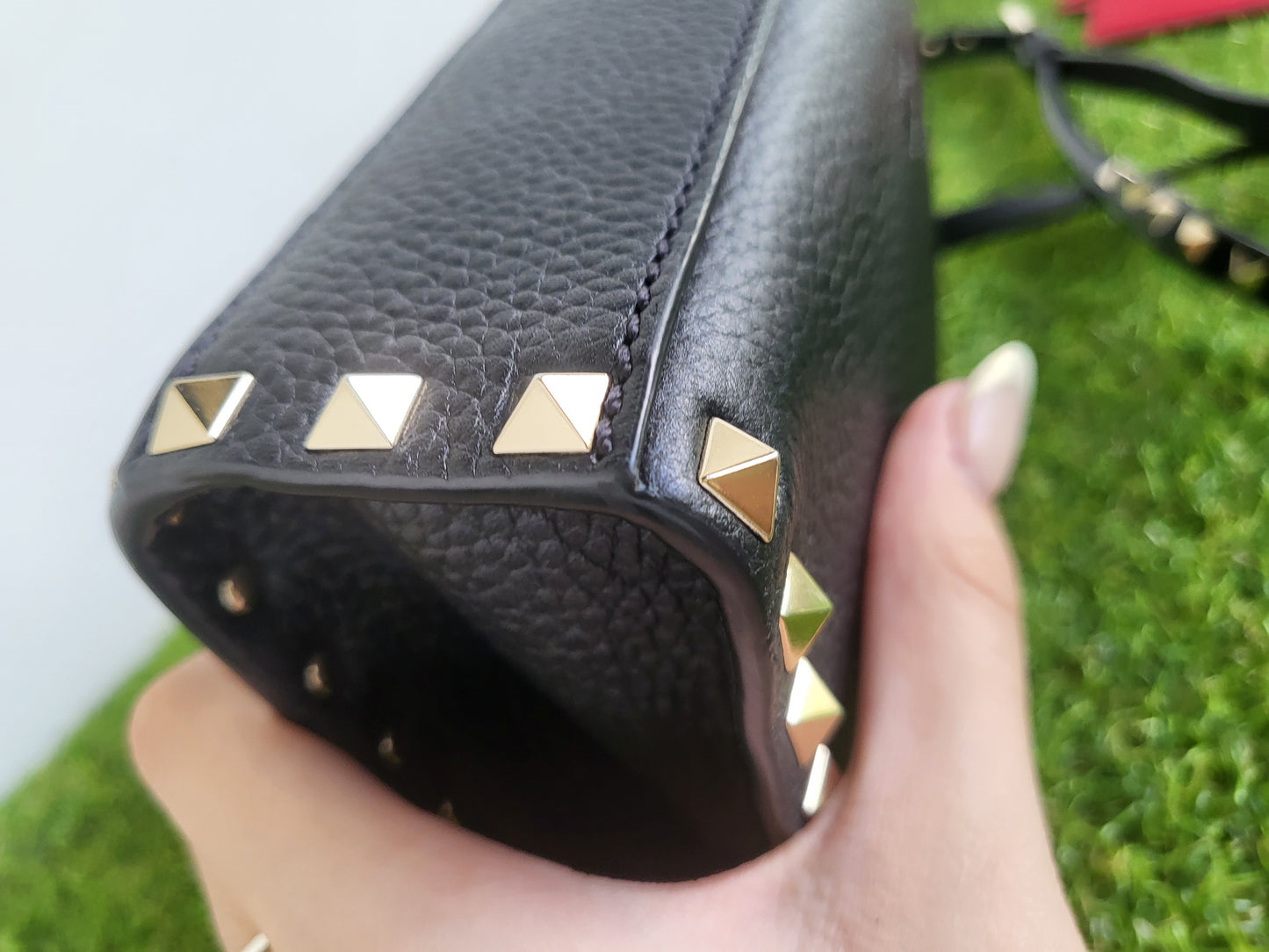 SMALL ROCKSTUD GRAINY CALFSKIN CROSSBODY BAG
