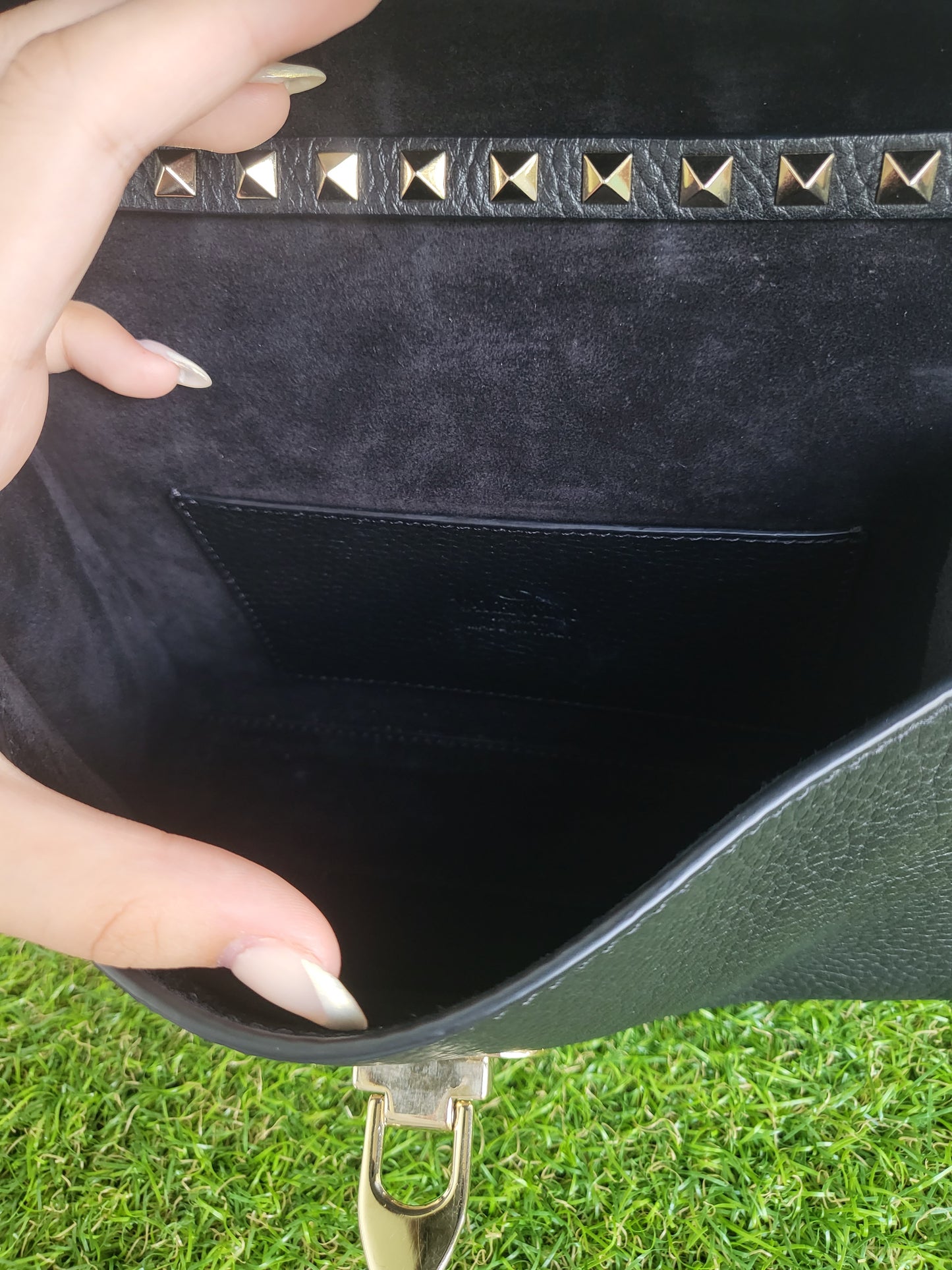 SMALL ROCKSTUD GRAINY CALFSKIN CROSSBODY BAG