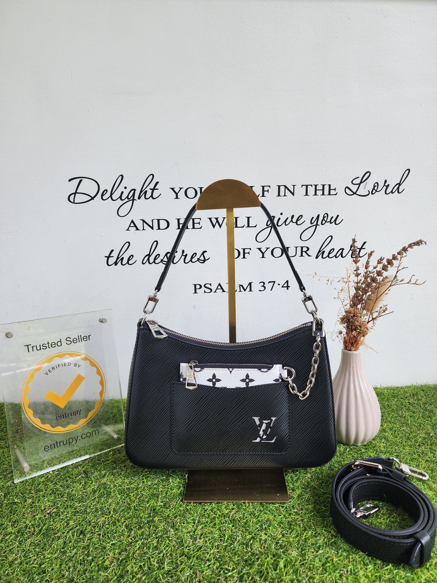 Louis Vuitton Marelle Black/White