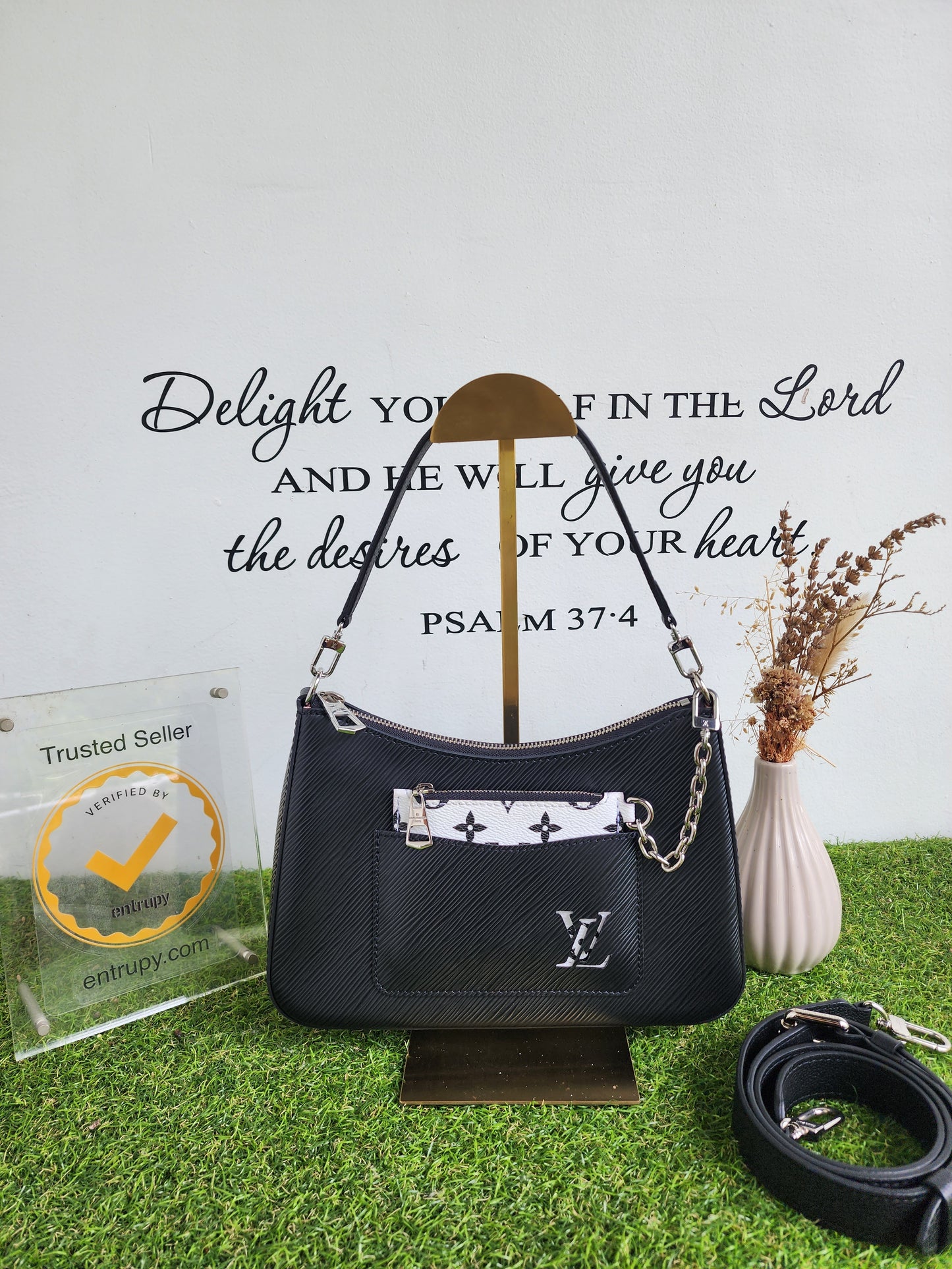 Louis Vuitton Marelle Black/White