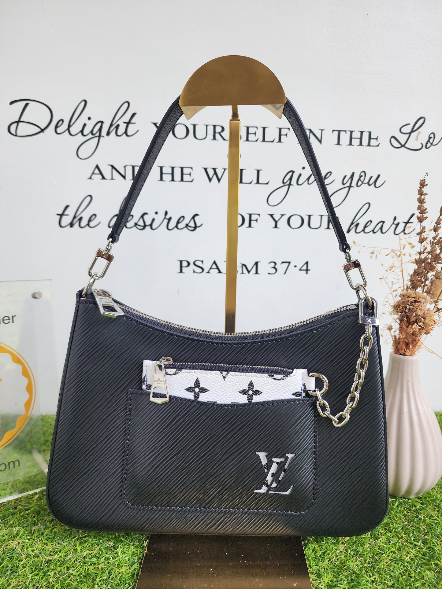 Louis Vuitton Marelle Black/White