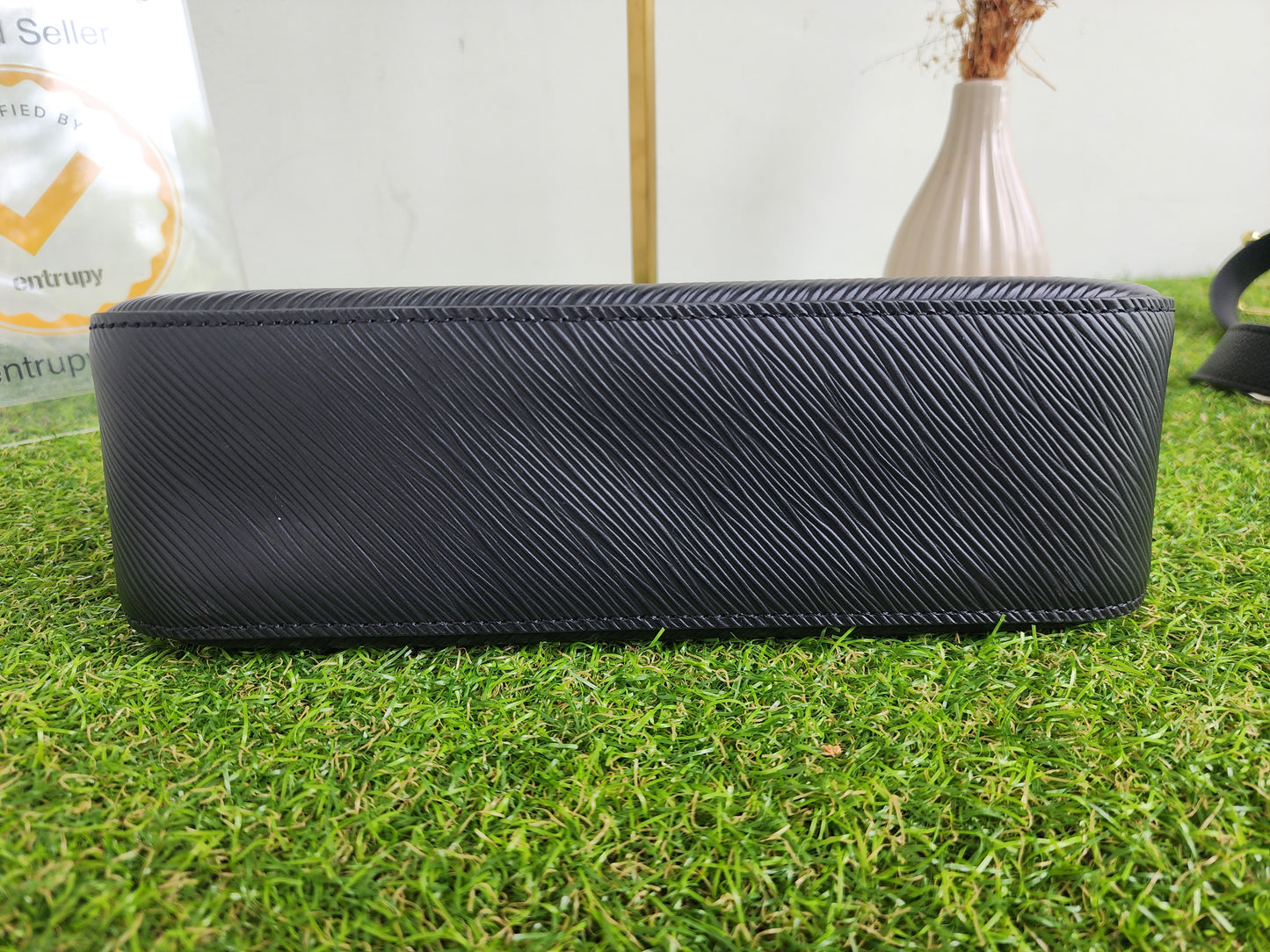 Louis Vuitton Marelle Black/White