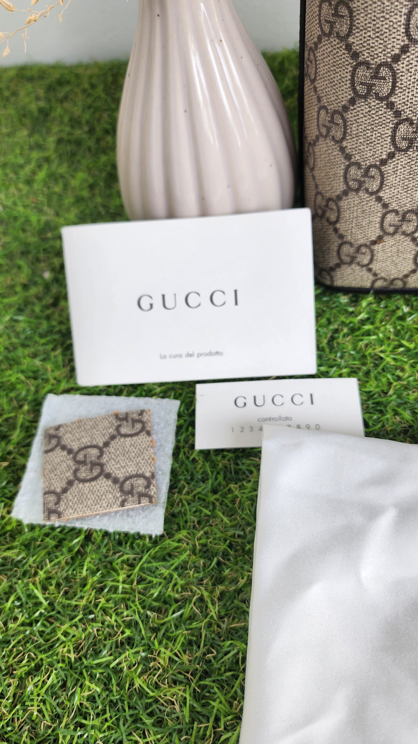 Gucci Supreme 2 way