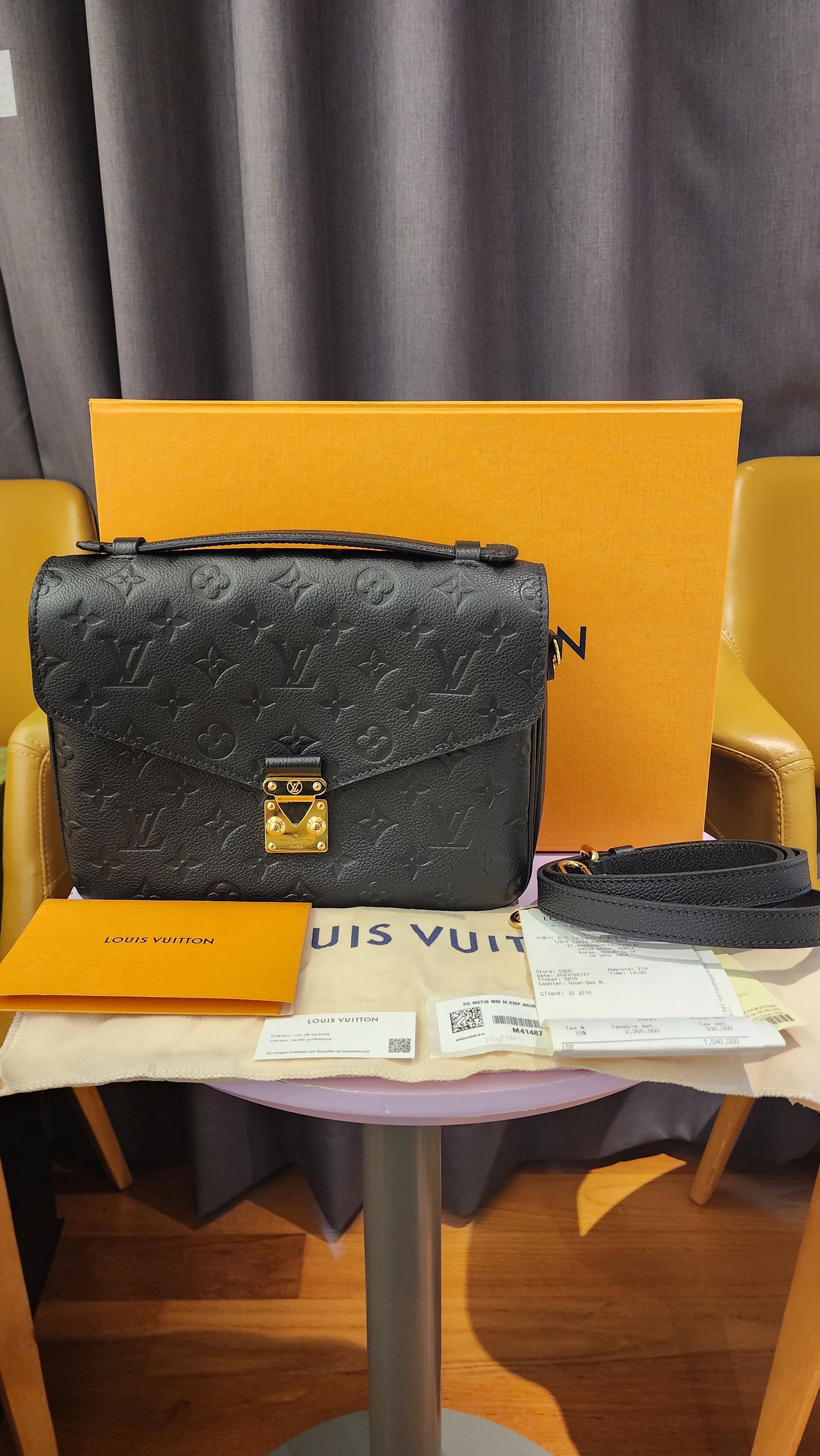 IN TRANSIT - LOUIS VUITTON POCHETTE METIS