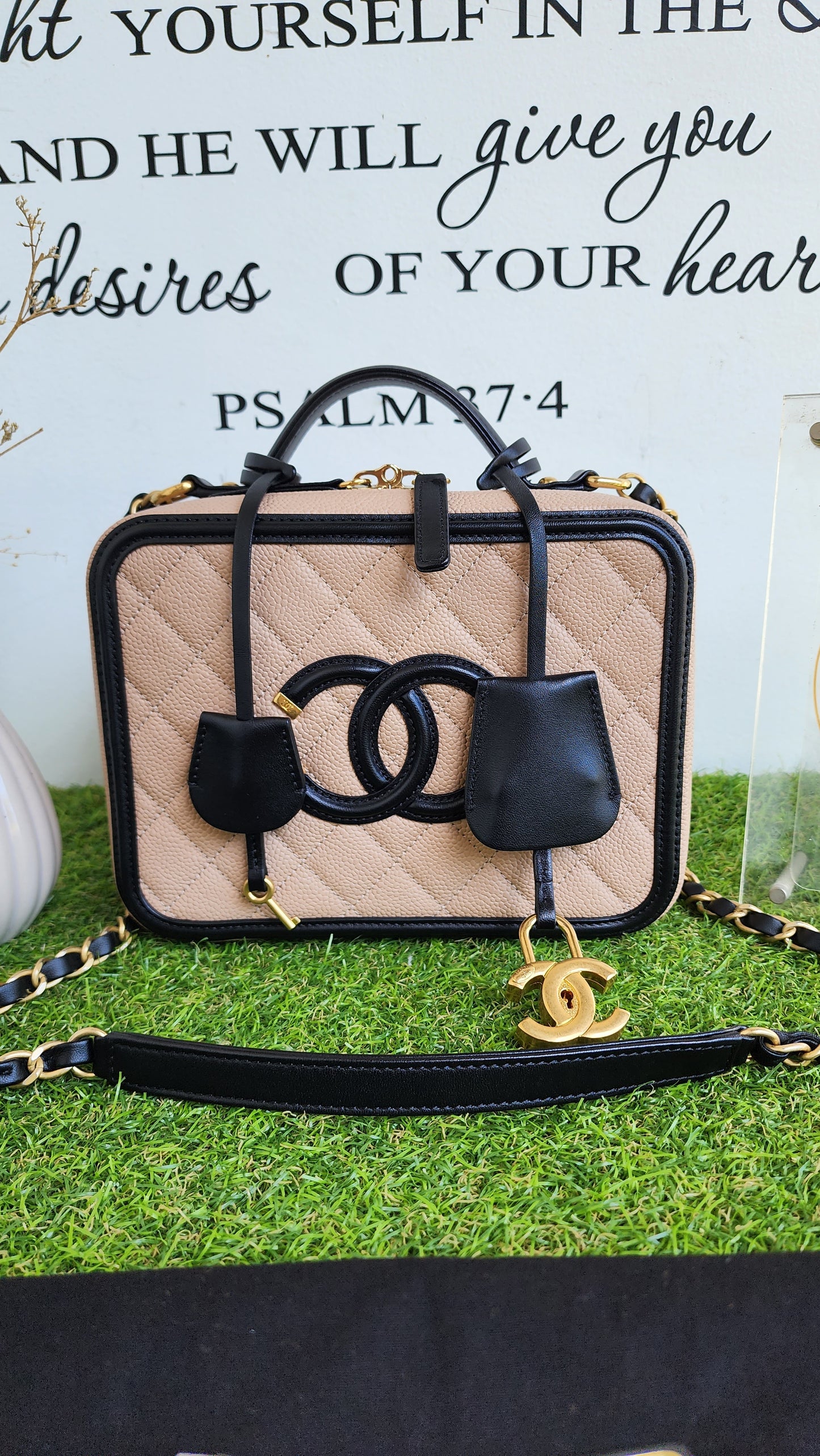 CHANEL VANITY CASE MEDIUM