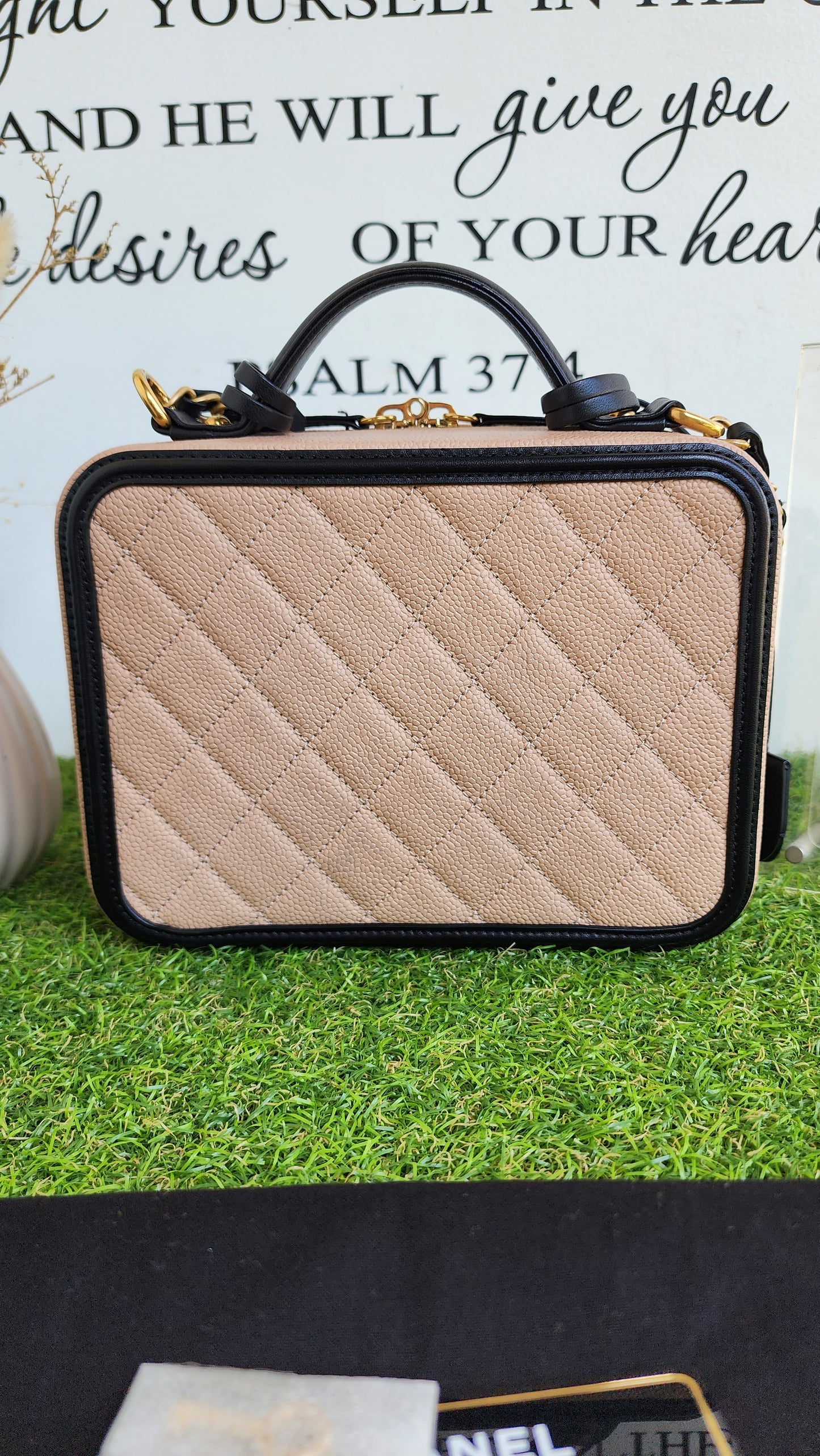 CHANEL VANITY CASE MEDIUM
