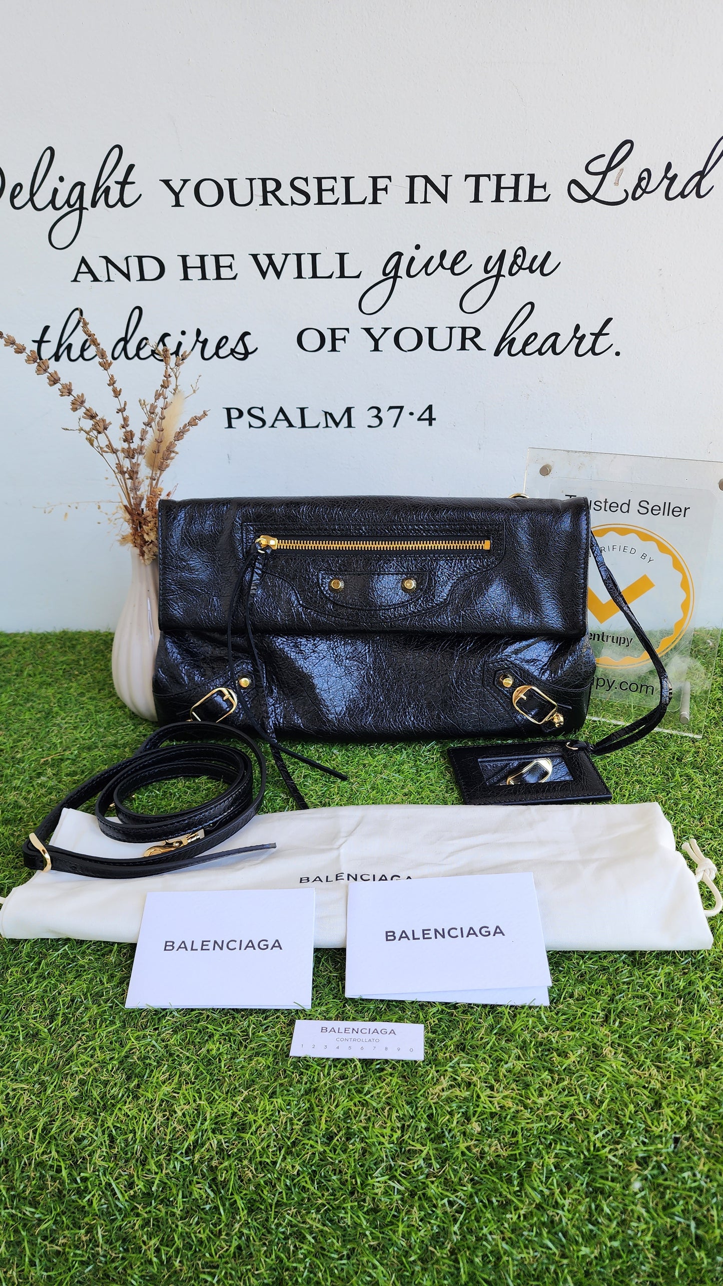 BRANDNEW BALENCIAGA CLUTCH