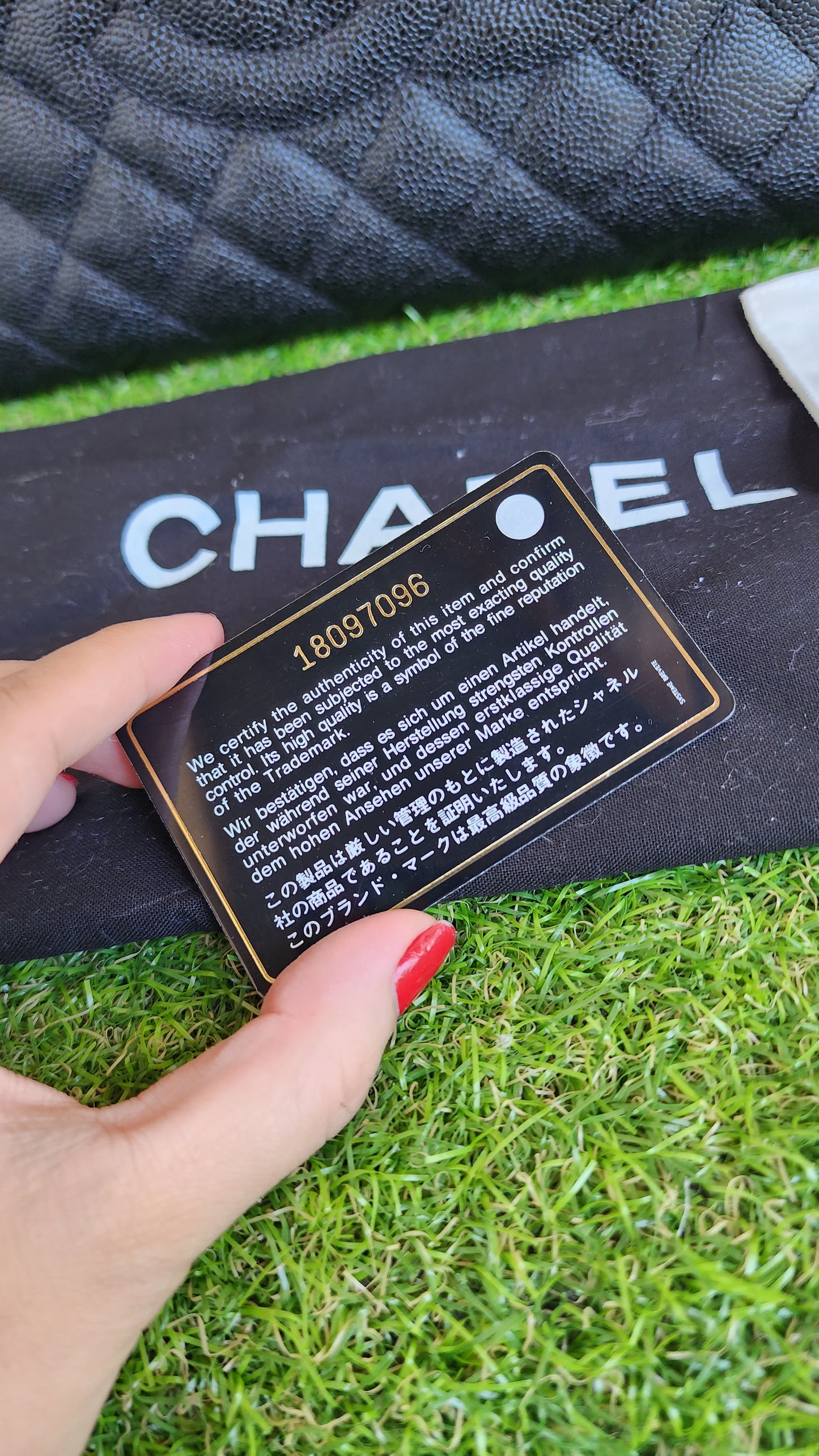 CHANEL GST BLACK SHW