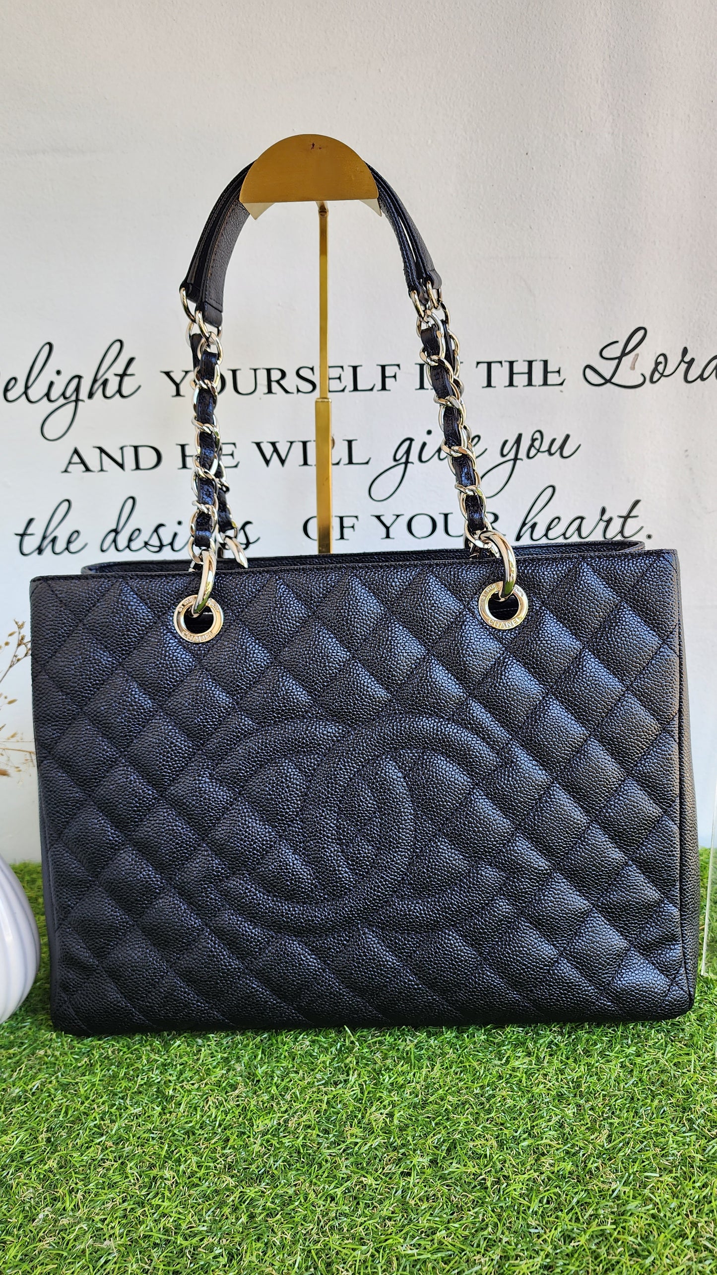 CHANEL GST BLACK SHW