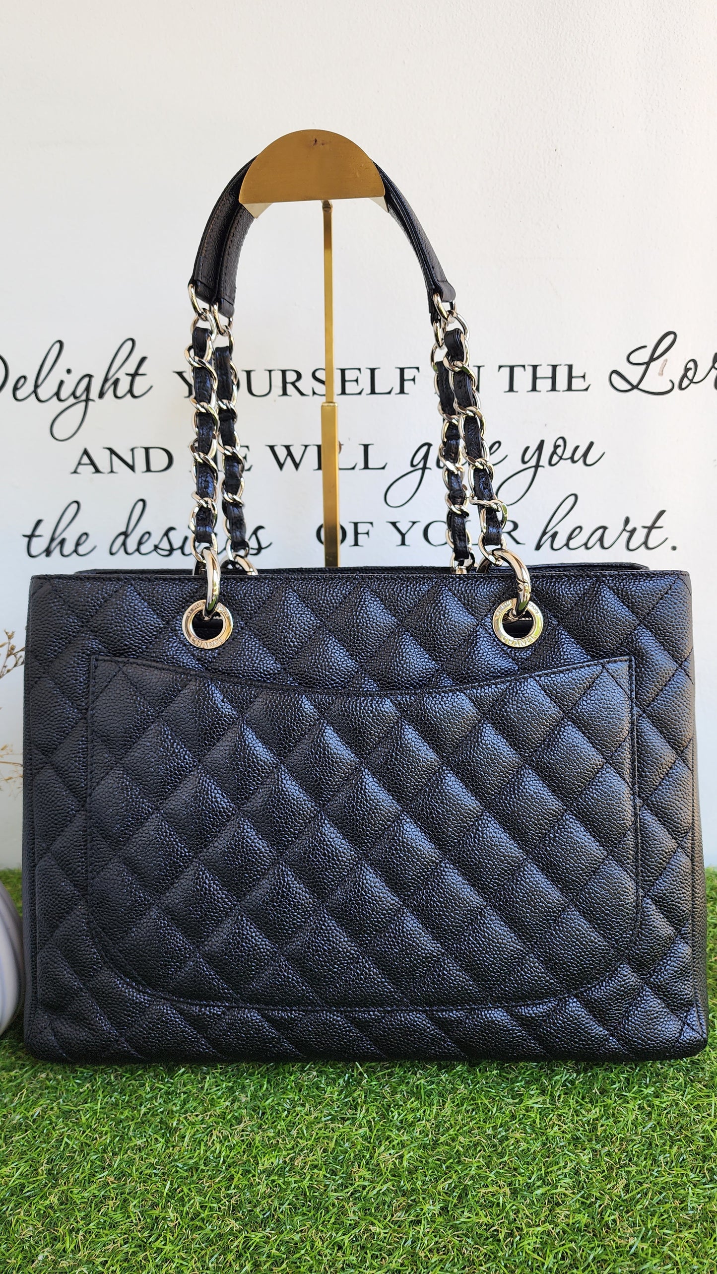 CHANEL GST BLACK SHW