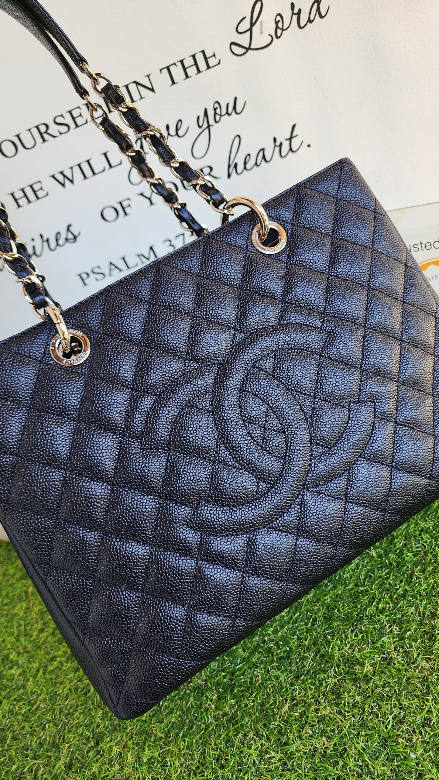 CHANEL GST BLACK SHW
