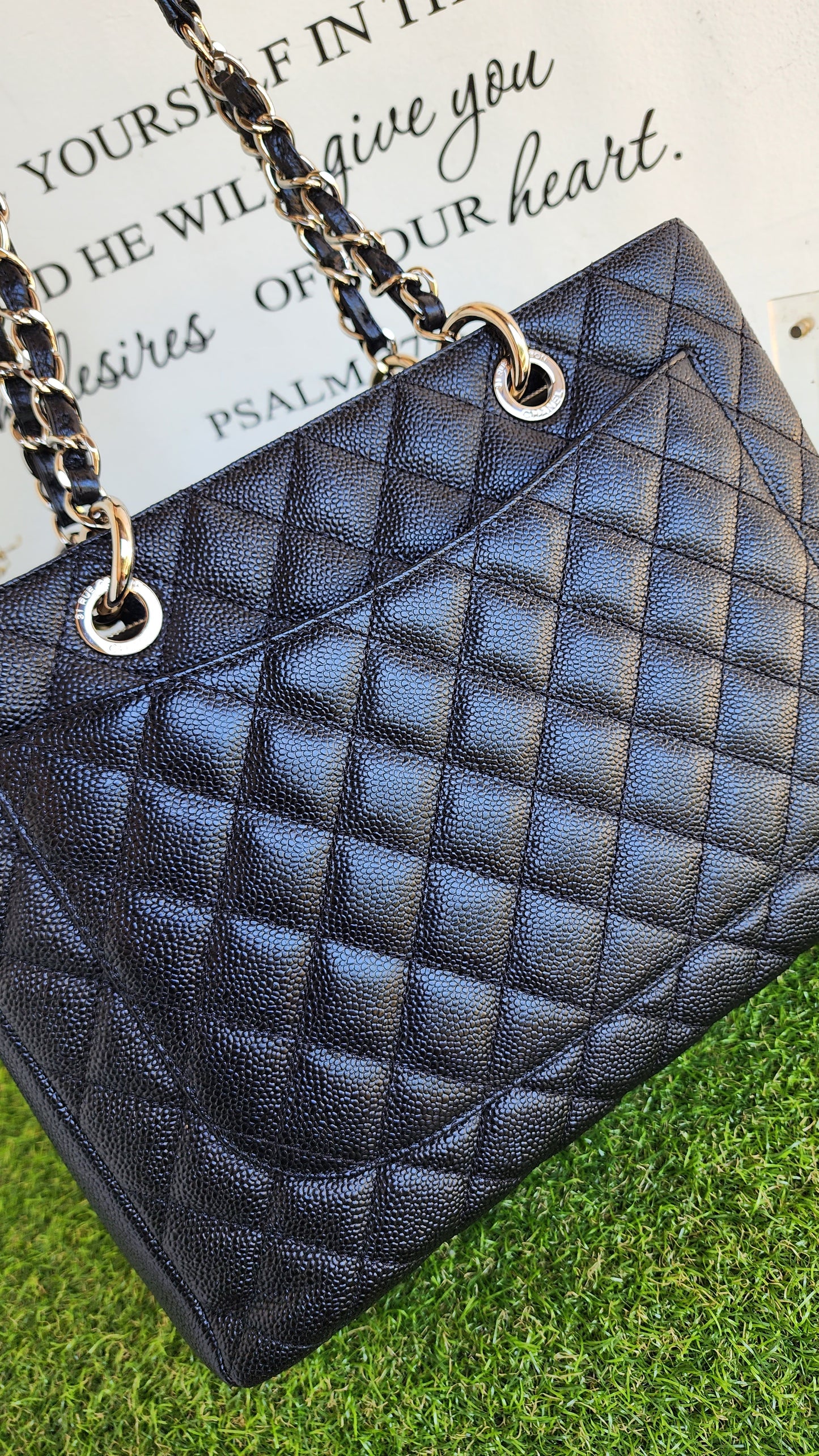 CHANEL GST BLACK SHW