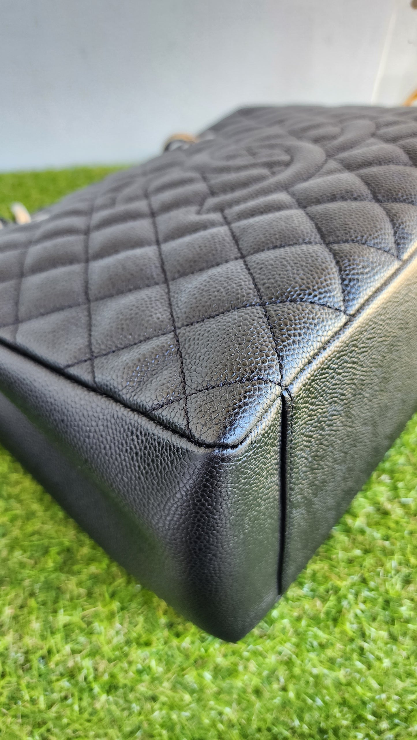 CHANEL GST BLACK SHW