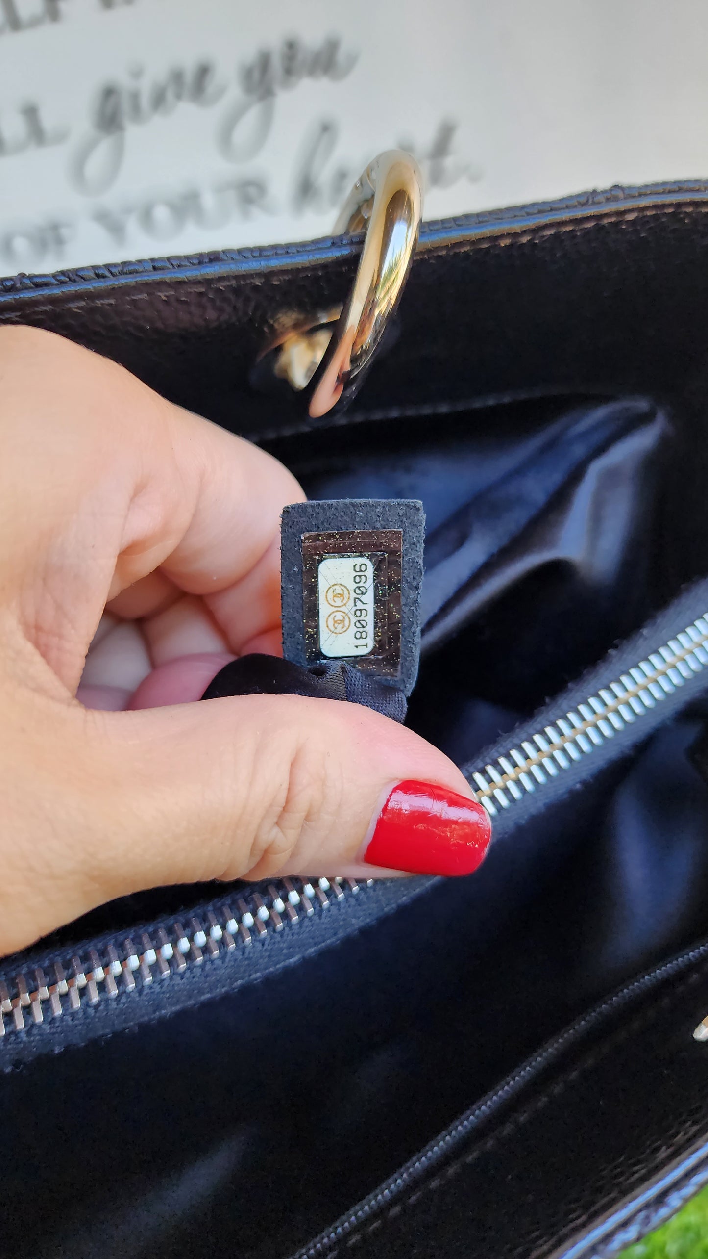 CHANEL GST BLACK SHW