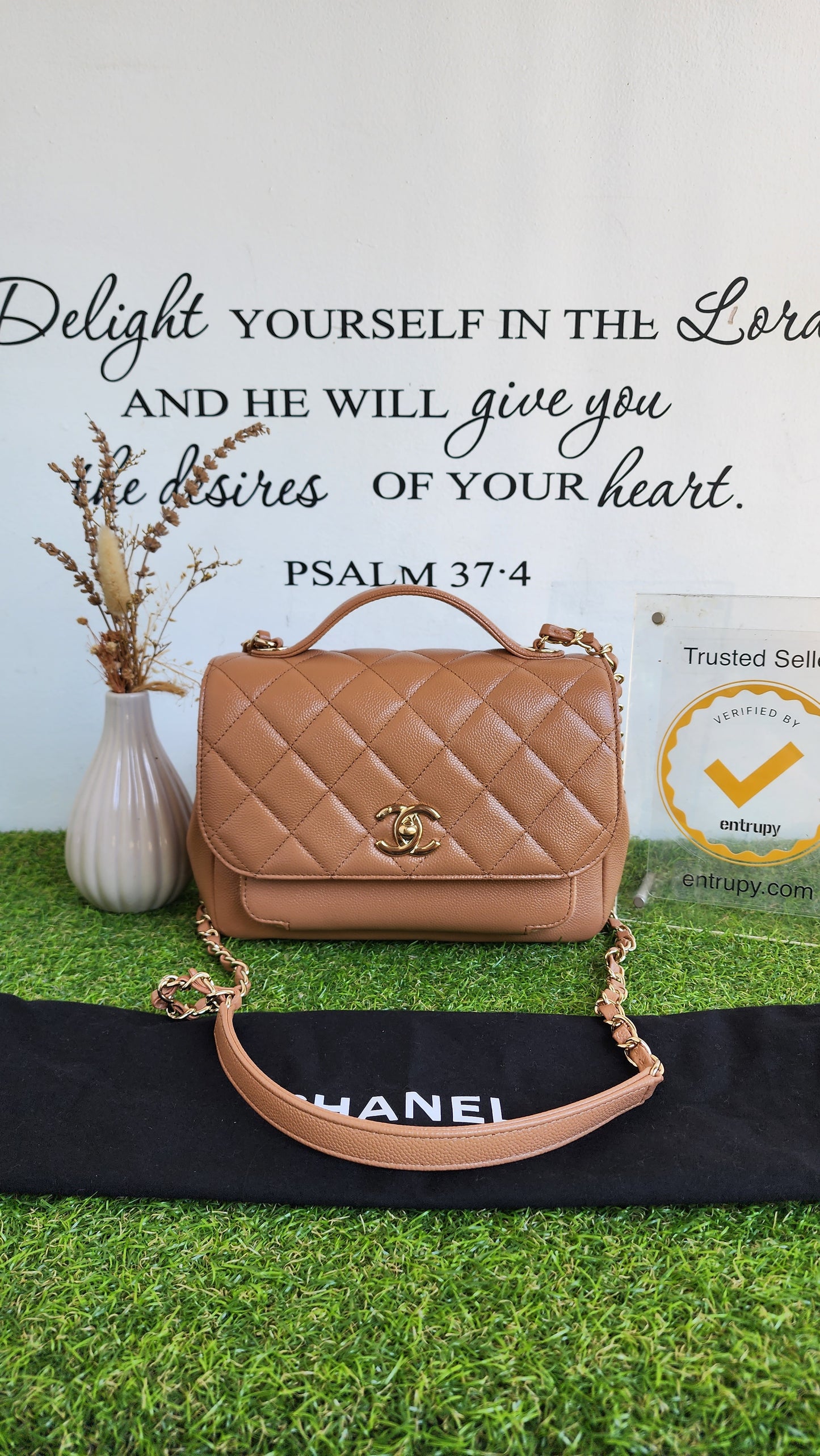 CHANEL MEDIUM BUSINESS AFFINITY CARAMEL BEIGE