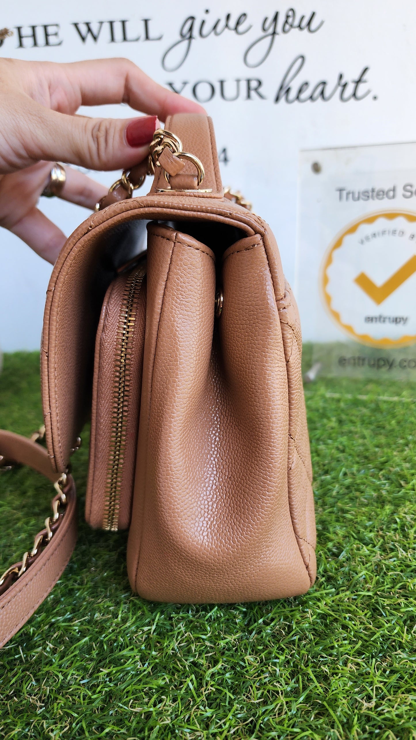 CHANEL MEDIUM BUSINESS AFFINITY CARAMEL BEIGE