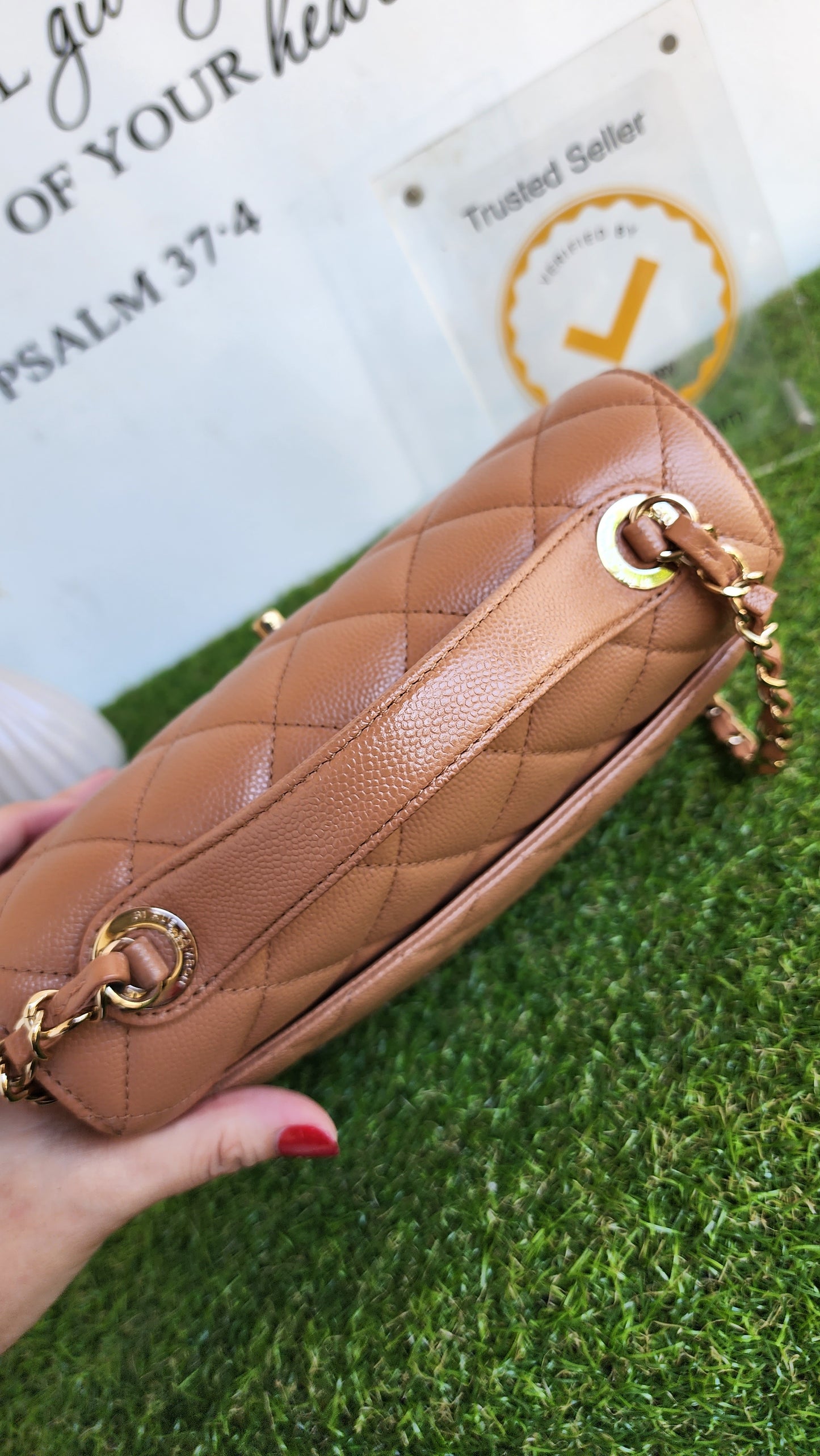 CHANEL MEDIUM BUSINESS AFFINITY CARAMEL BEIGE