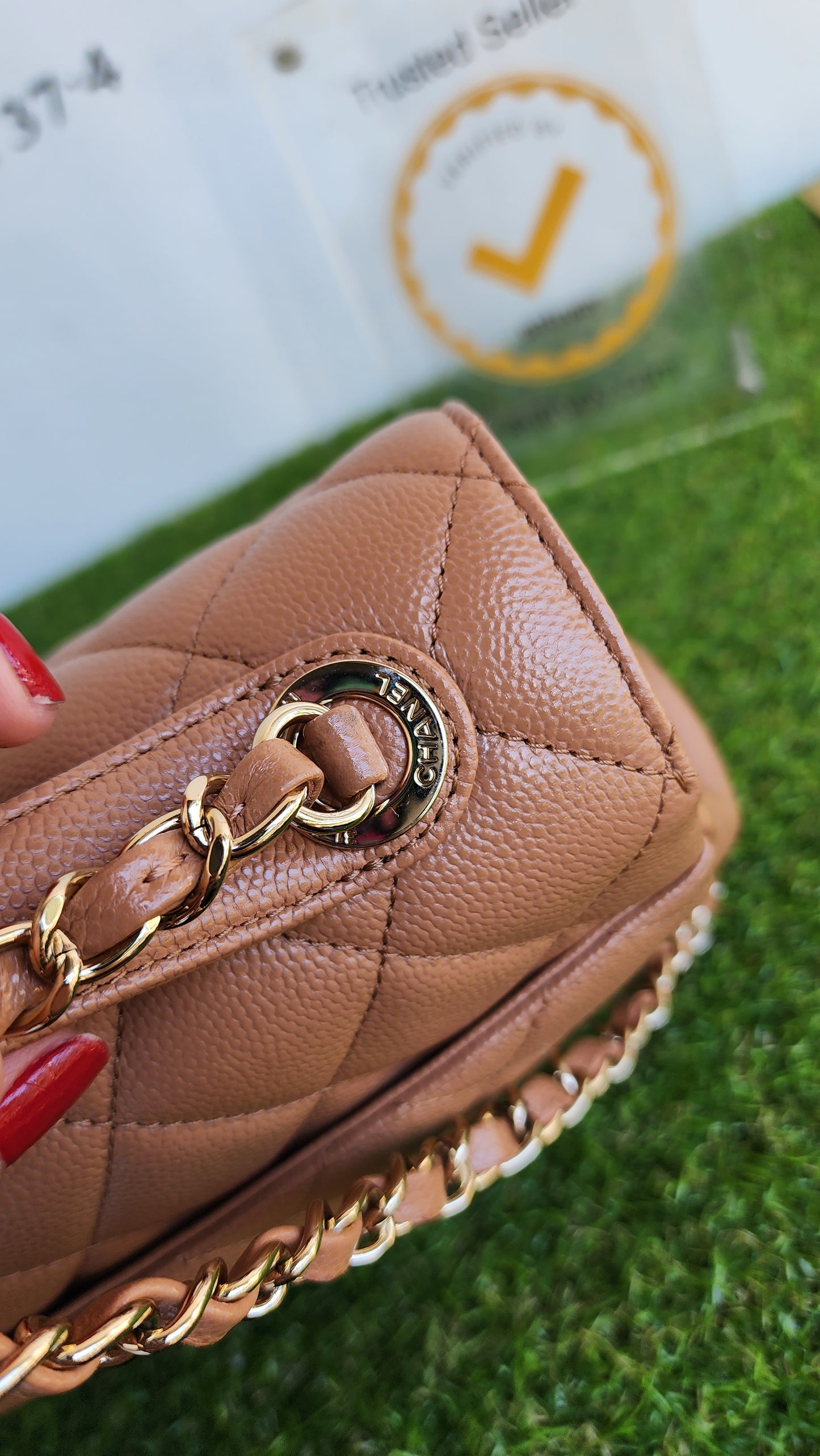 CHANEL MEDIUM BUSINESS AFFINITY CARAMEL BEIGE