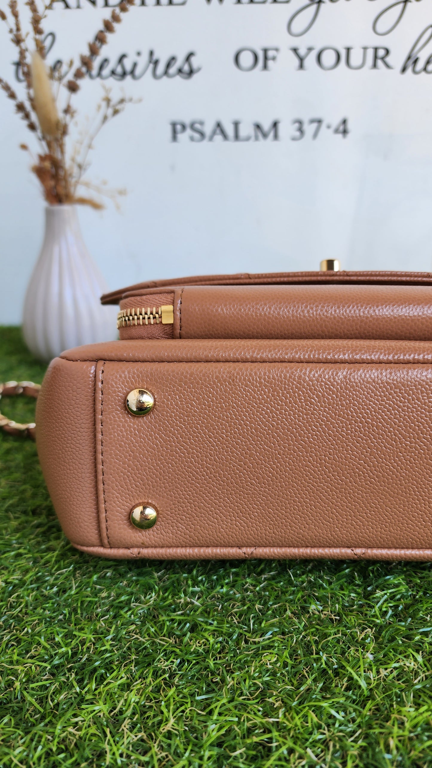 CHANEL MEDIUM BUSINESS AFFINITY CARAMEL BEIGE