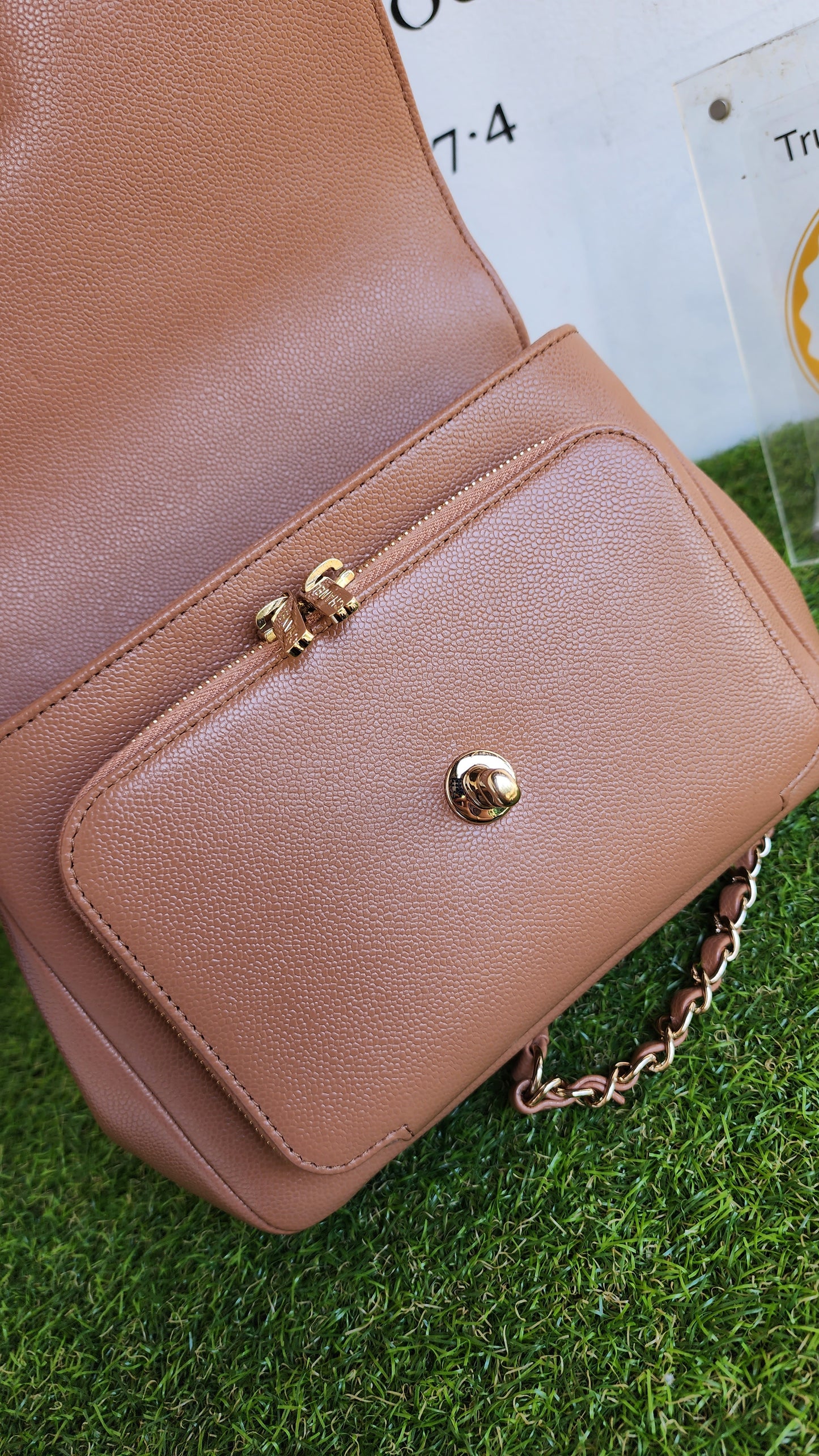 CHANEL MEDIUM BUSINESS AFFINITY CARAMEL BEIGE