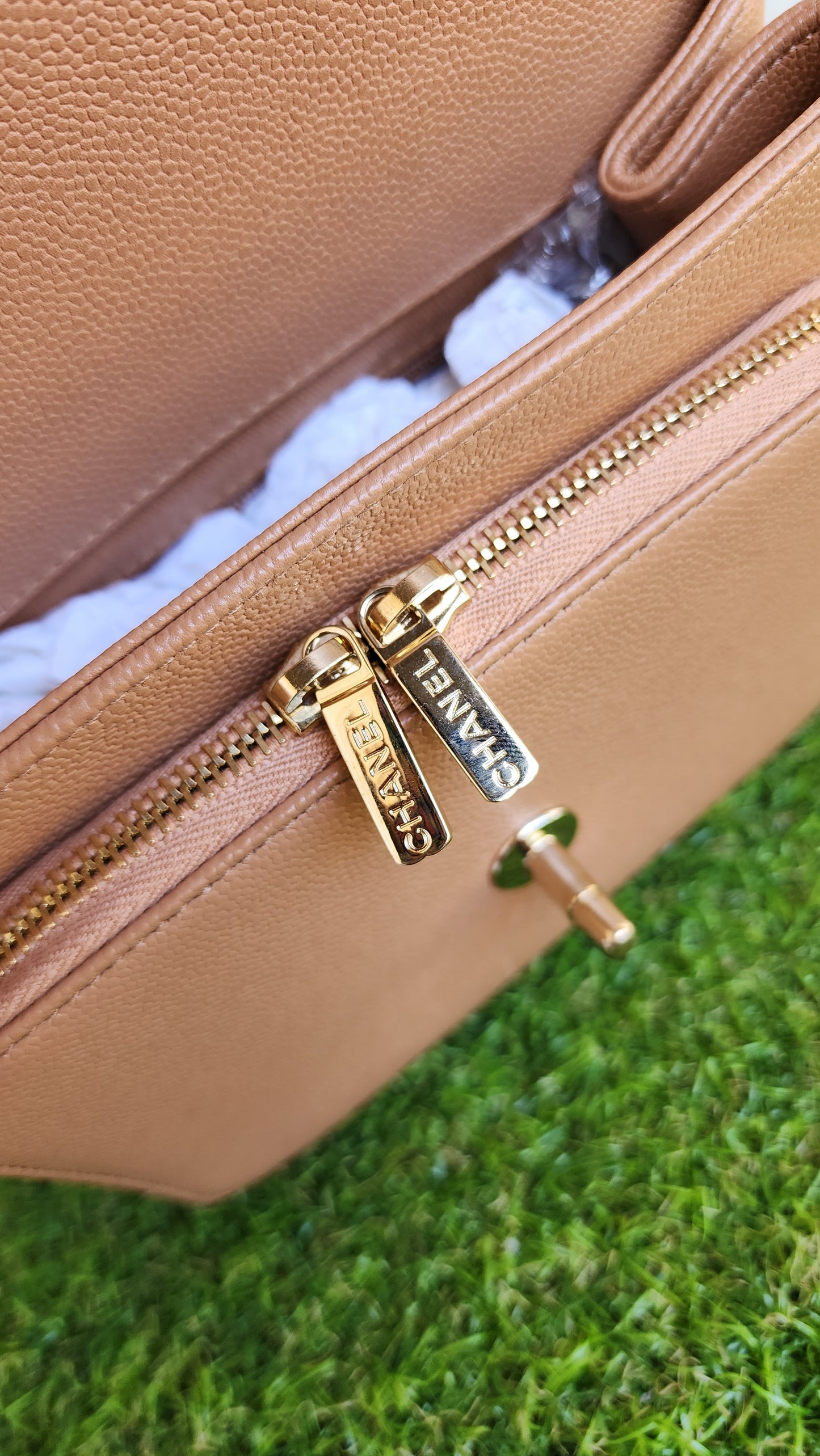 CHANEL MEDIUM BUSINESS AFFINITY CARAMEL BEIGE
