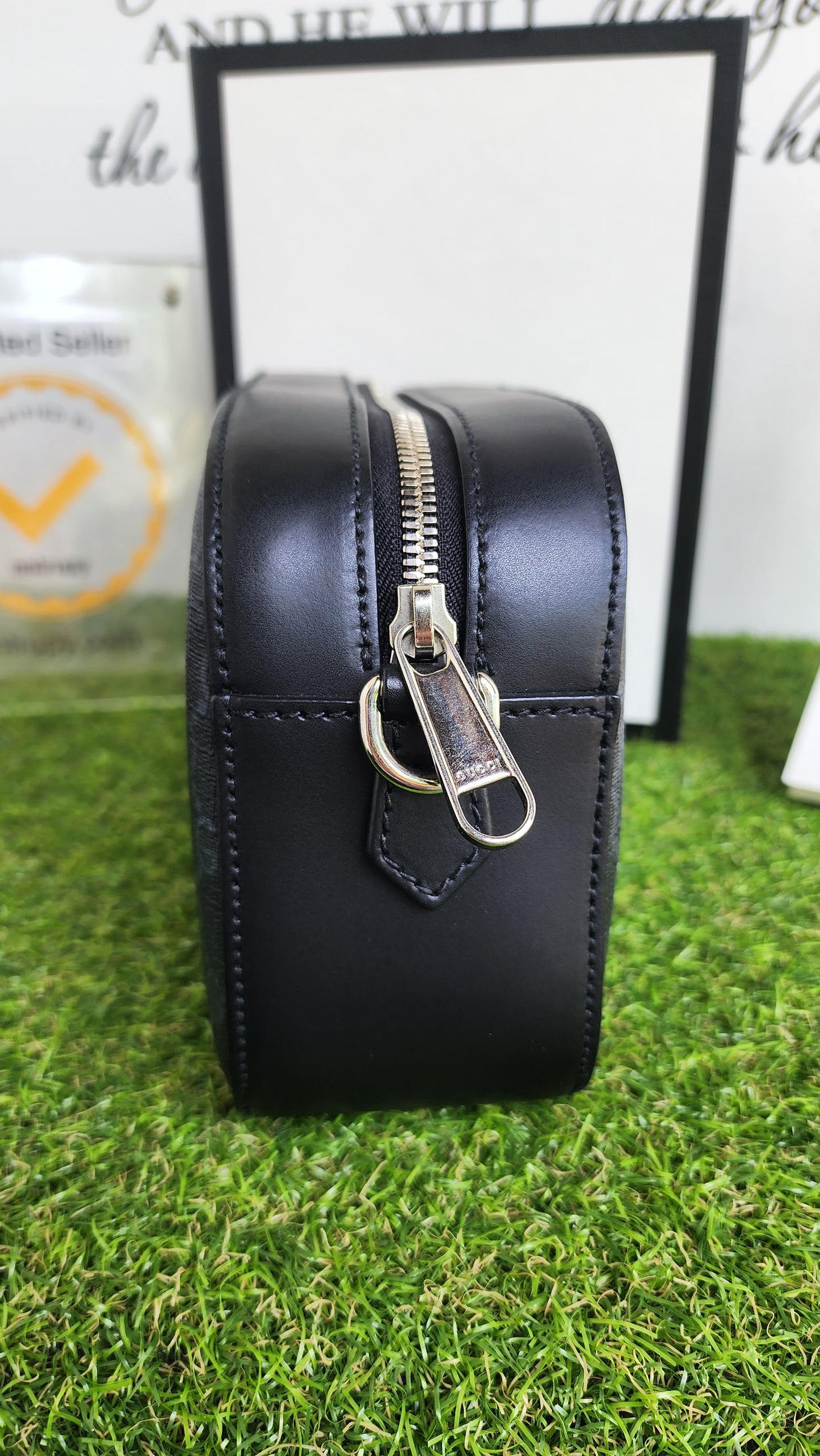 GUCCI SUPREME GG BLACK CAMERA BAG