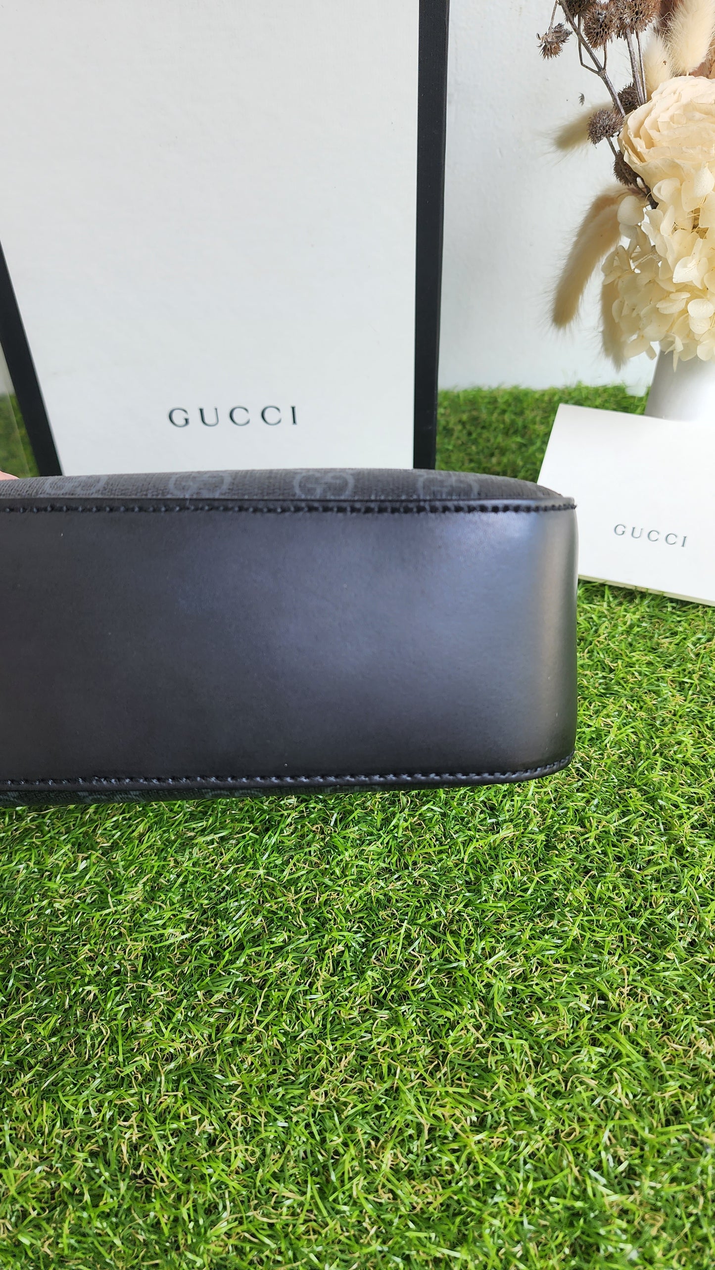 GUCCI SUPREME GG BLACK CAMERA BAG