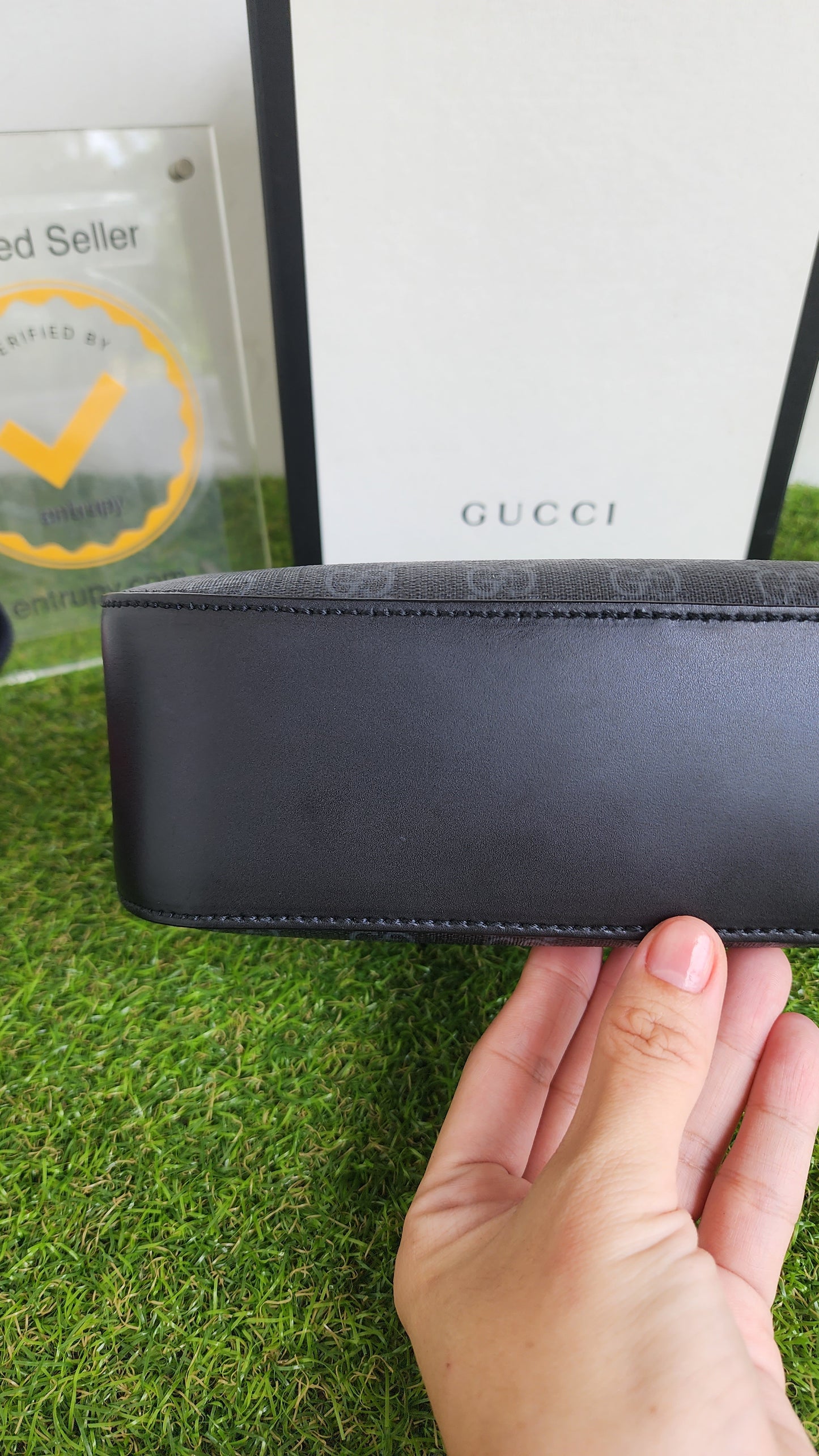GUCCI SUPREME GG BLACK CAMERA BAG