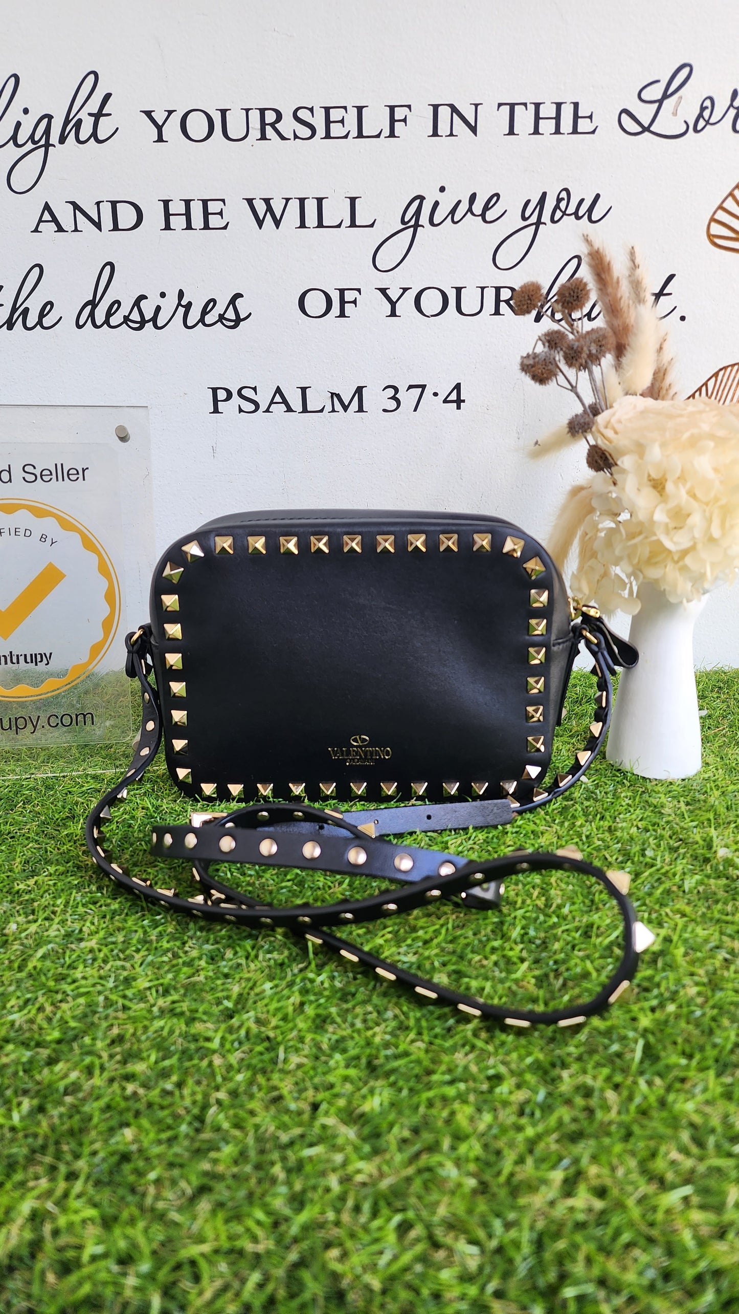 VALENTINO ROCKSTUD CAMERA BAG