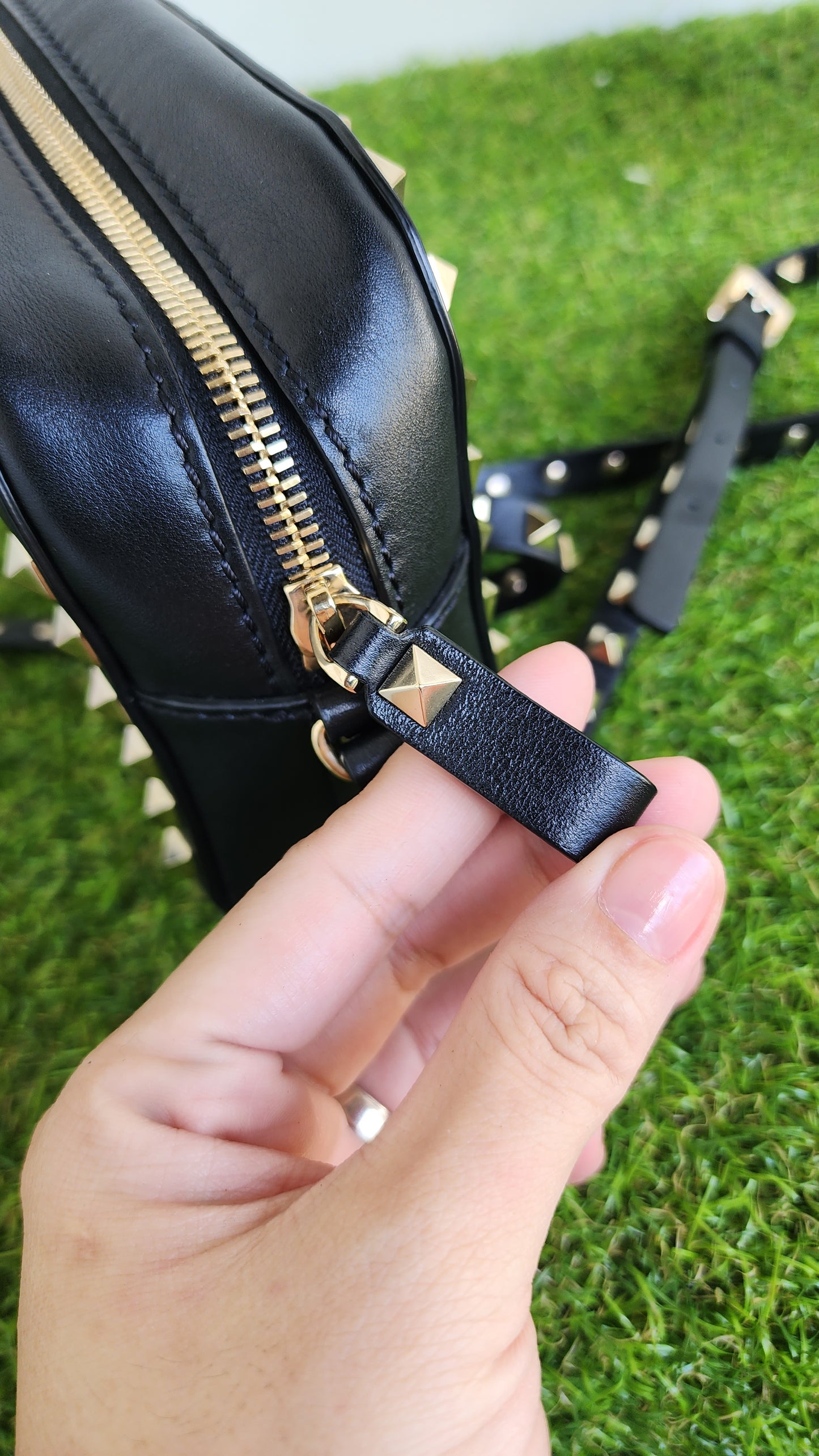 VALENTINO ROCKSTUD CAMERA BAG