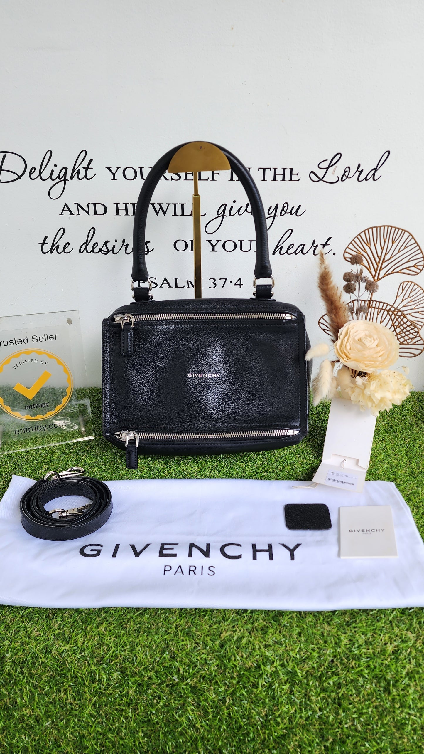 GIVENCHY SMALL PANDORA
