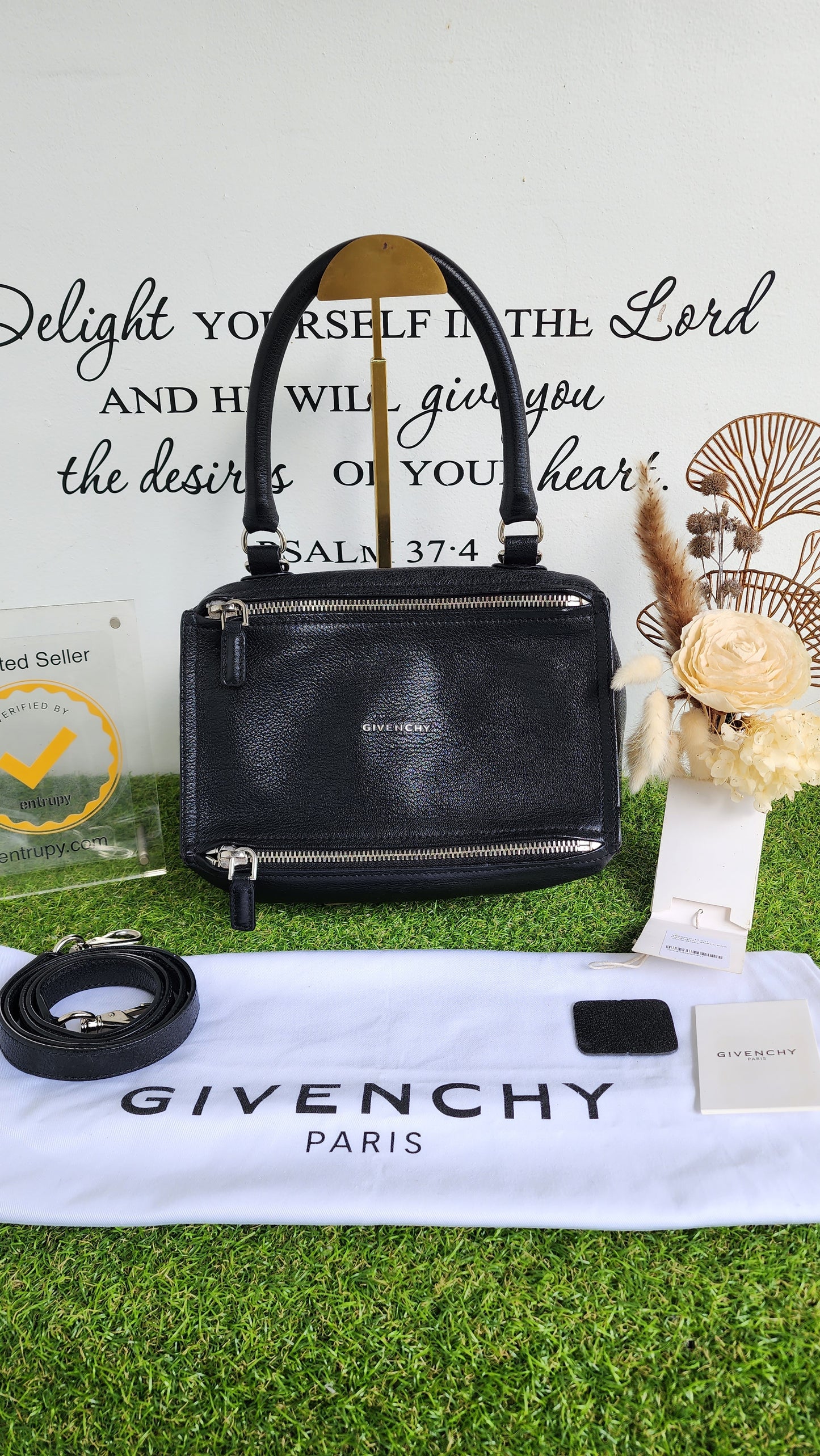 GIVENCHY SMALL PANDORA