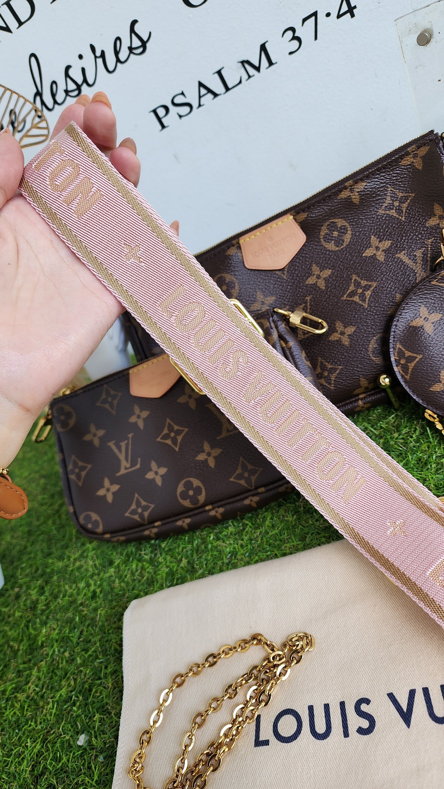 LOUIS VUITTON MULTI POCHETTE