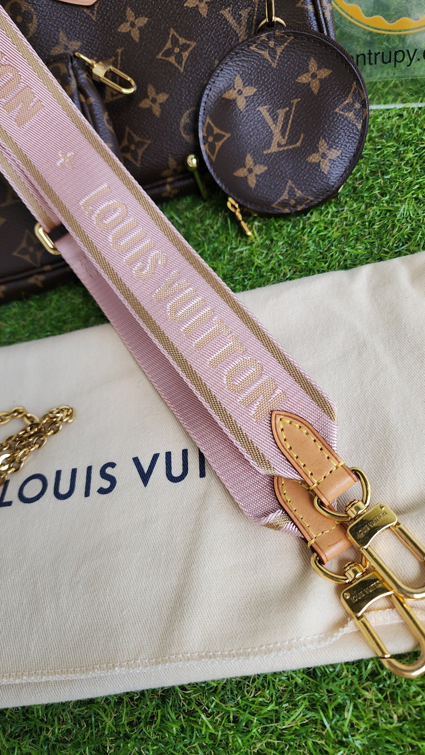 LOUIS VUITTON MULTI POCHETTE