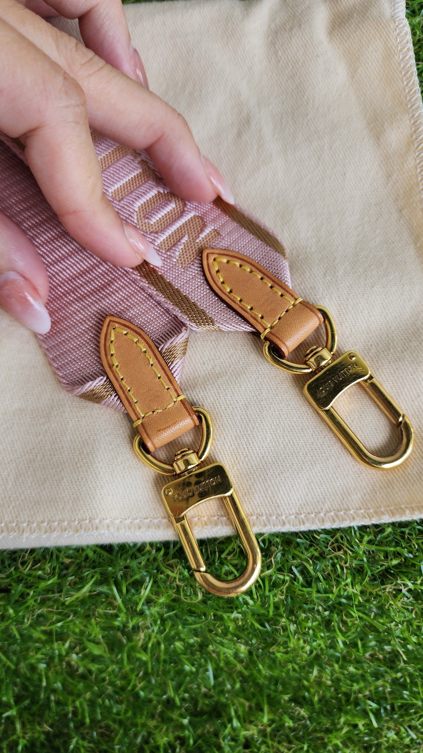 LOUIS VUITTON MULTI POCHETTE